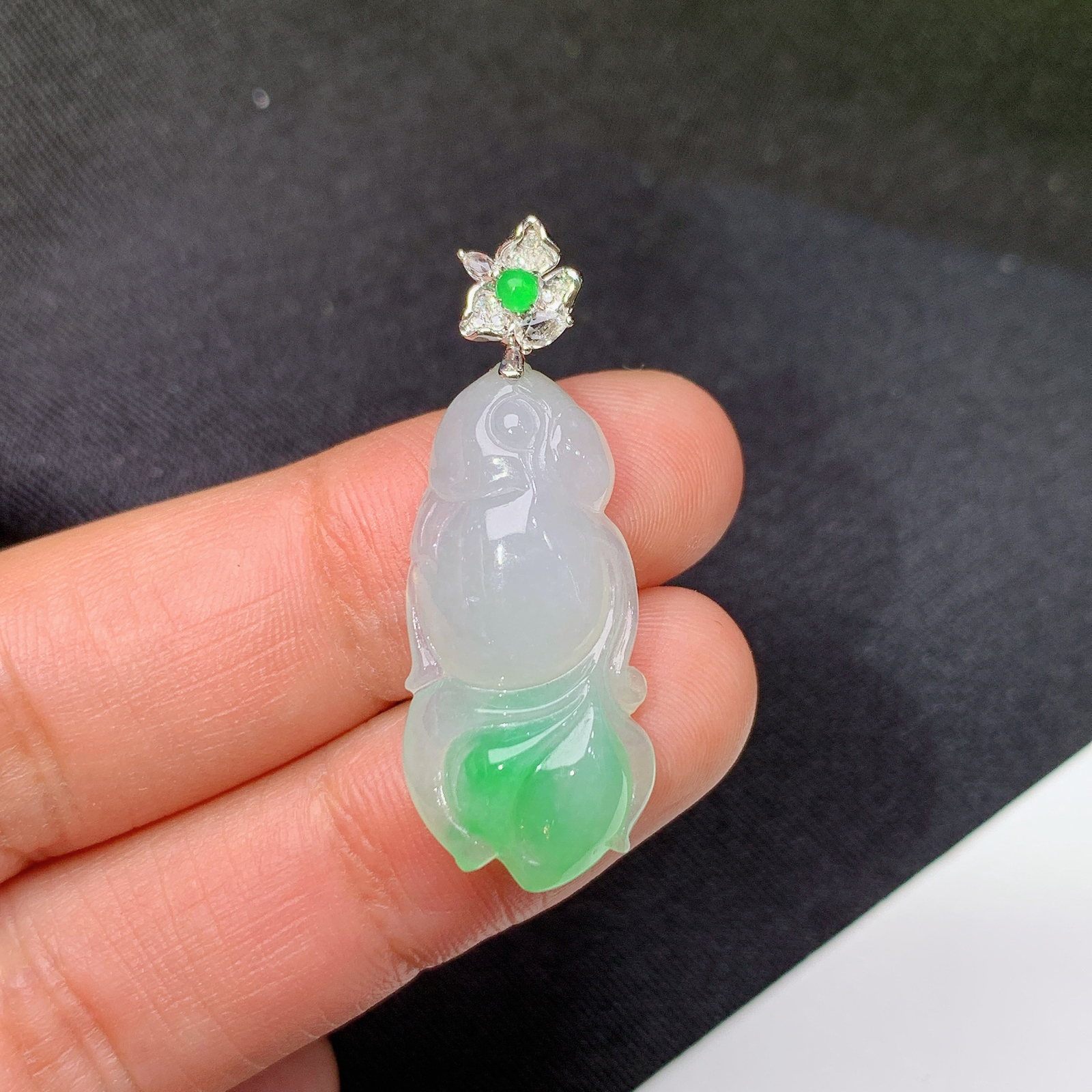 飘绿金鱼吊坠，年年有鱼，18k金镶嵌，冰润细腻，种水足，J34 尺寸34.1*13*5.8