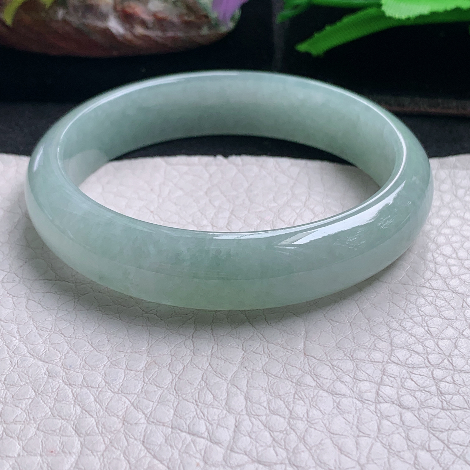 js实拍57*13*6.8平安镯 天然缅甸翡翠a货手镯清新宽边正圈玉镯子