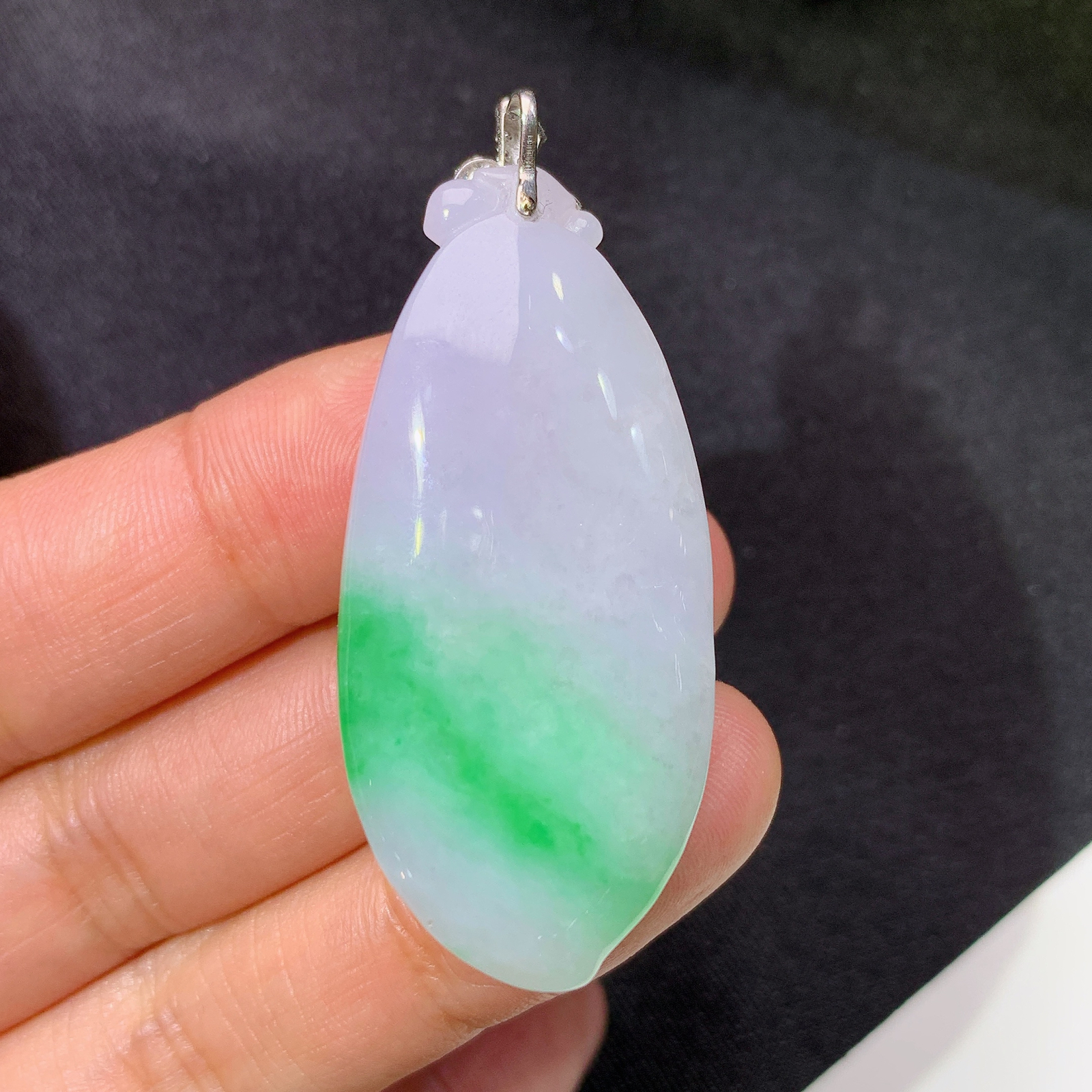 冰飘绿福瓜吊坠，18k金镶嵌，冰润细腻，色阳，种水足，Xky 尺寸48.9*20.5*11.5