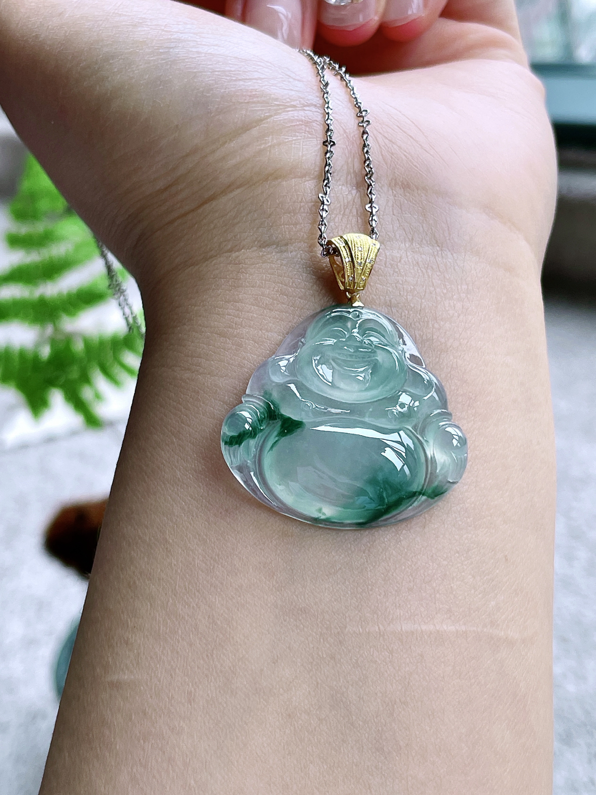 【镶嵌】高冰飘花佛公吊坠  
【说明】缅料 18k金镶嵌 性价比高  
【整体】39.9
【裸石】29.7-32.9-6.3