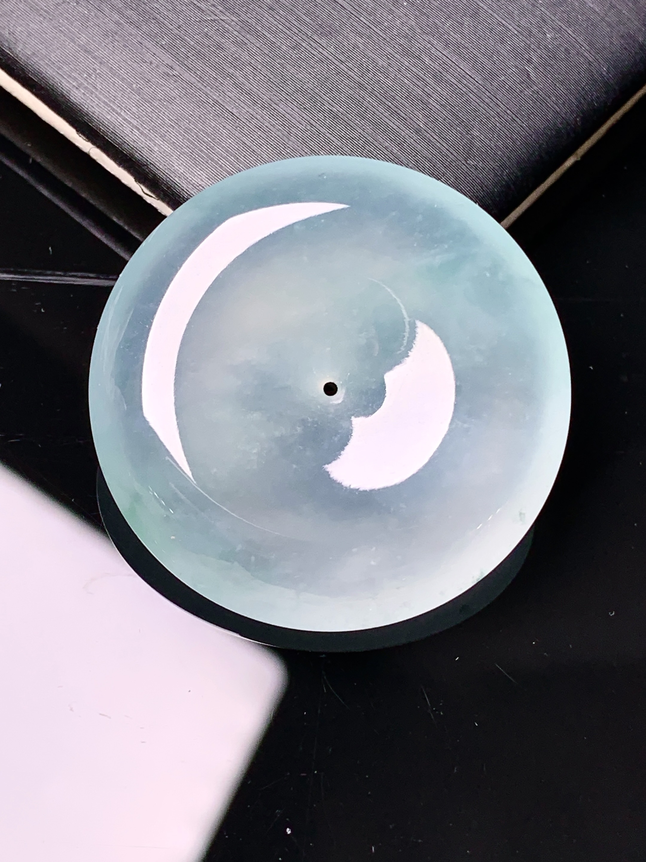 冰种平安扣吊坠 玉质细腻 色泽艳丽清新 水润亮眼 整体尺寸30*6.2b12