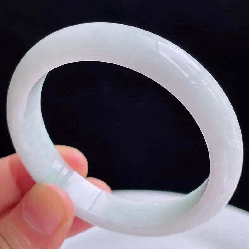 自然光拍摄天然翡翠A货好种水54mm正圈手镯 45.64克