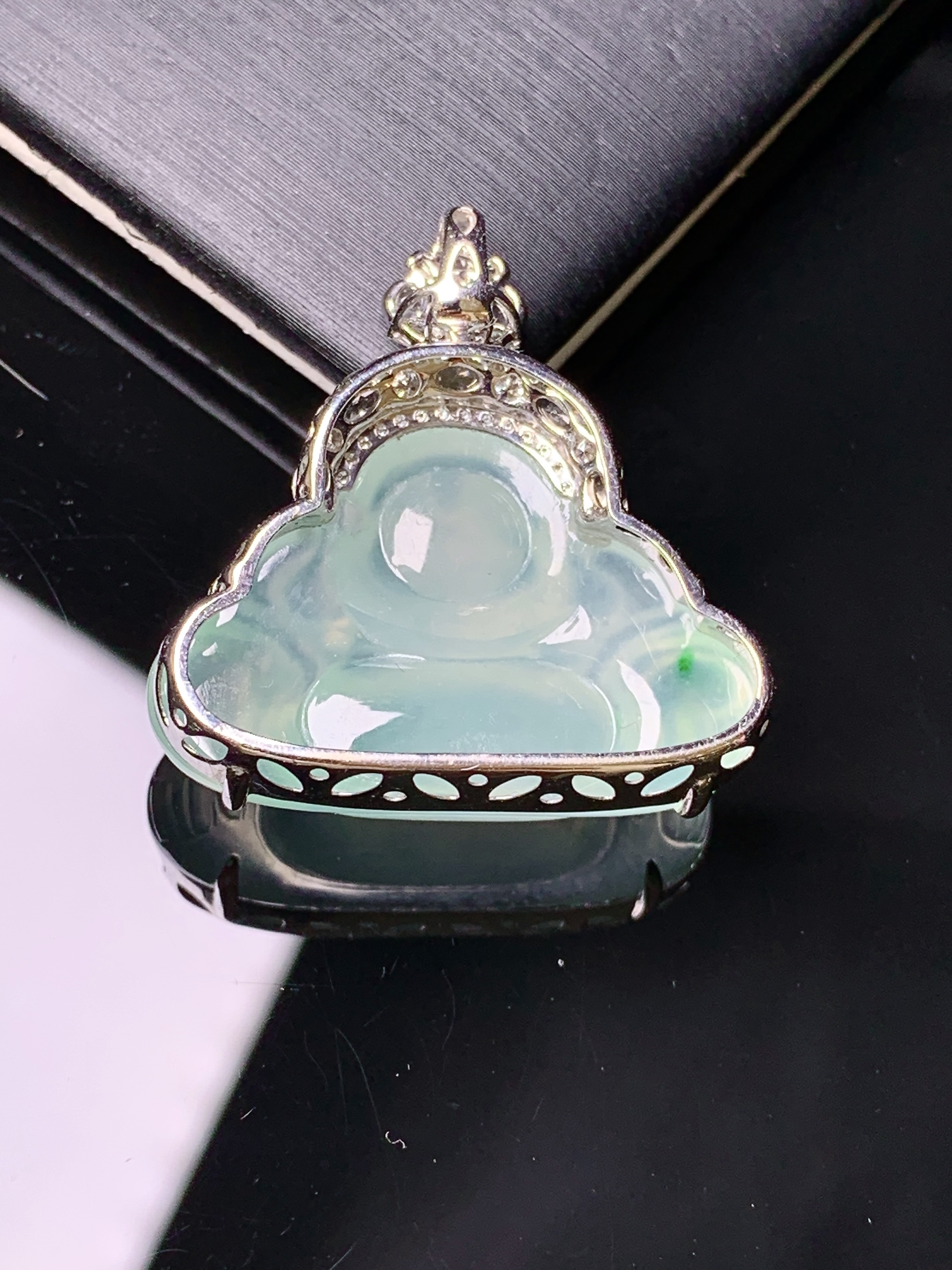 18k金钻镶嵌冰种佛公吊坠 玉质细腻 色泽艳丽清新 水润亮眼 整体尺寸27.6*26.6*10g2