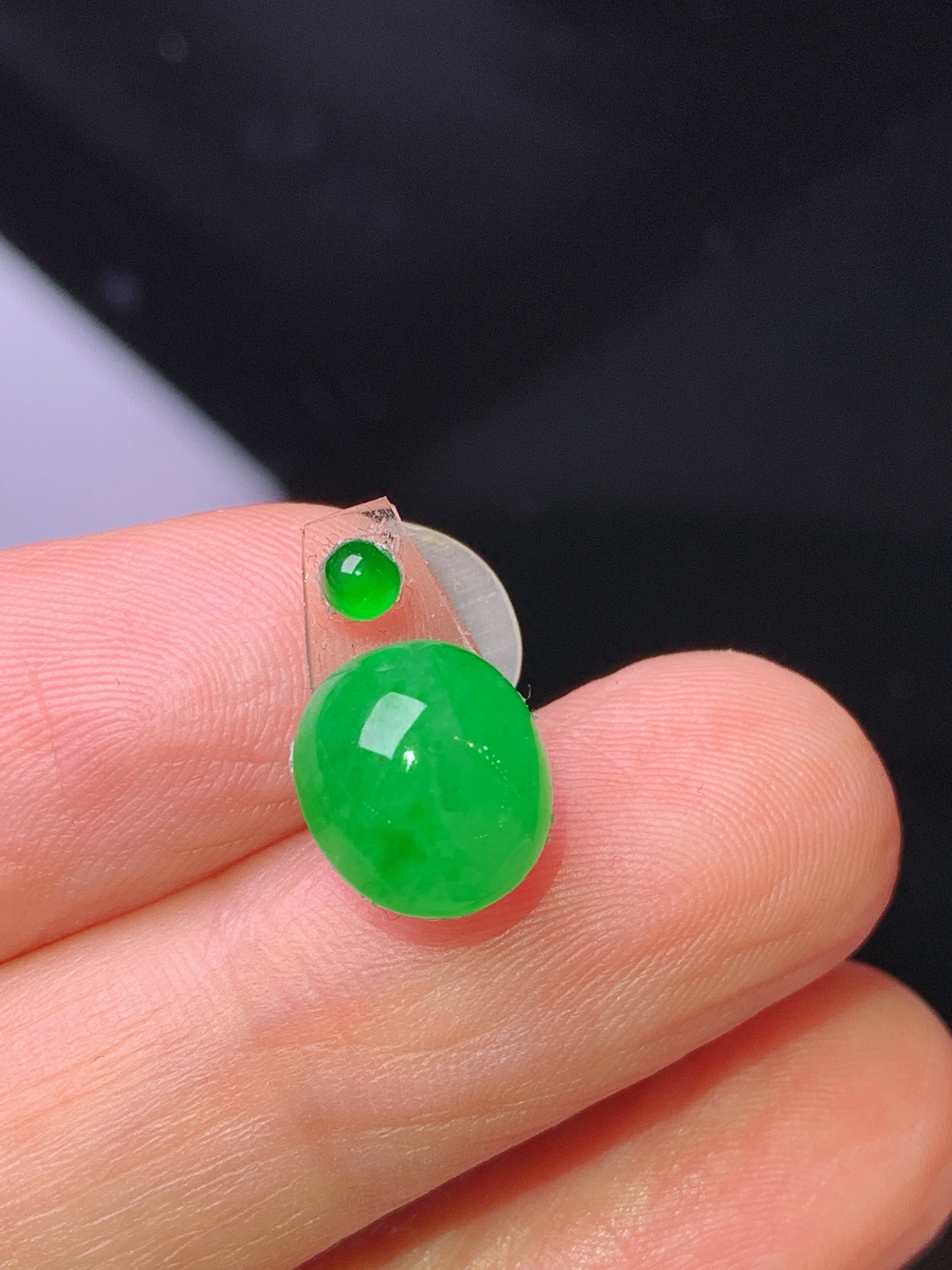 镶嵌款 满绿蛋面吊坠 玉质细腻 色泽艳丽清新 水润亮眼 整体尺寸9.5*8.5*5.2*2x