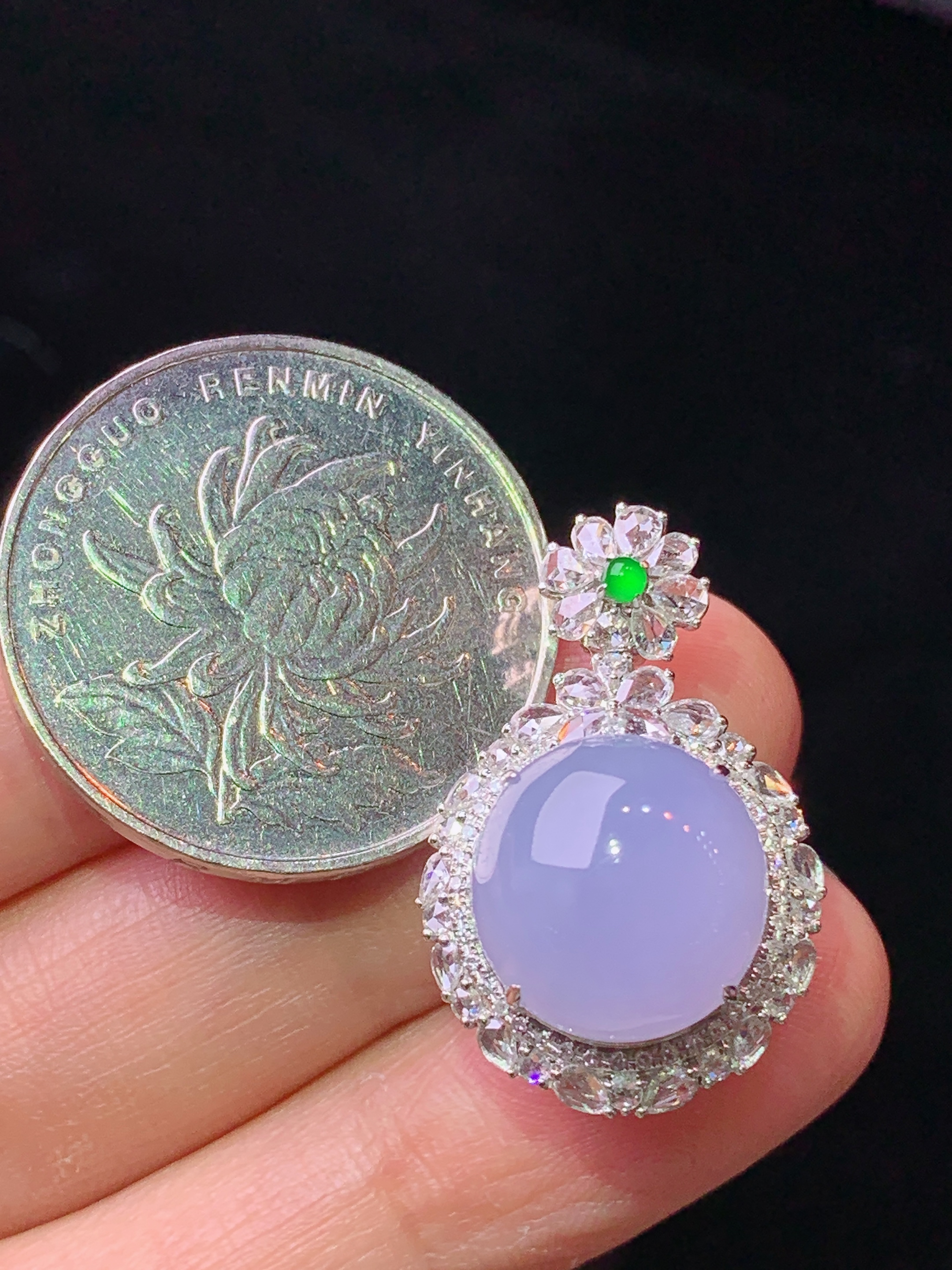 18k金钻镶嵌紫罗兰蛋面吊坠 玉质细腻 色泽艳丽清新 水润亮眼 整体尺寸26.5*16.8*12.5y4