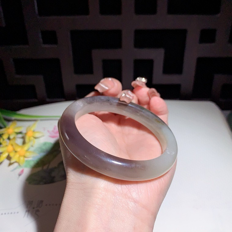 和田玉57.5圈口紫罗兰色漂翠三色手镯！玉质细腻油润 底色纯净 脂粉好，品质高