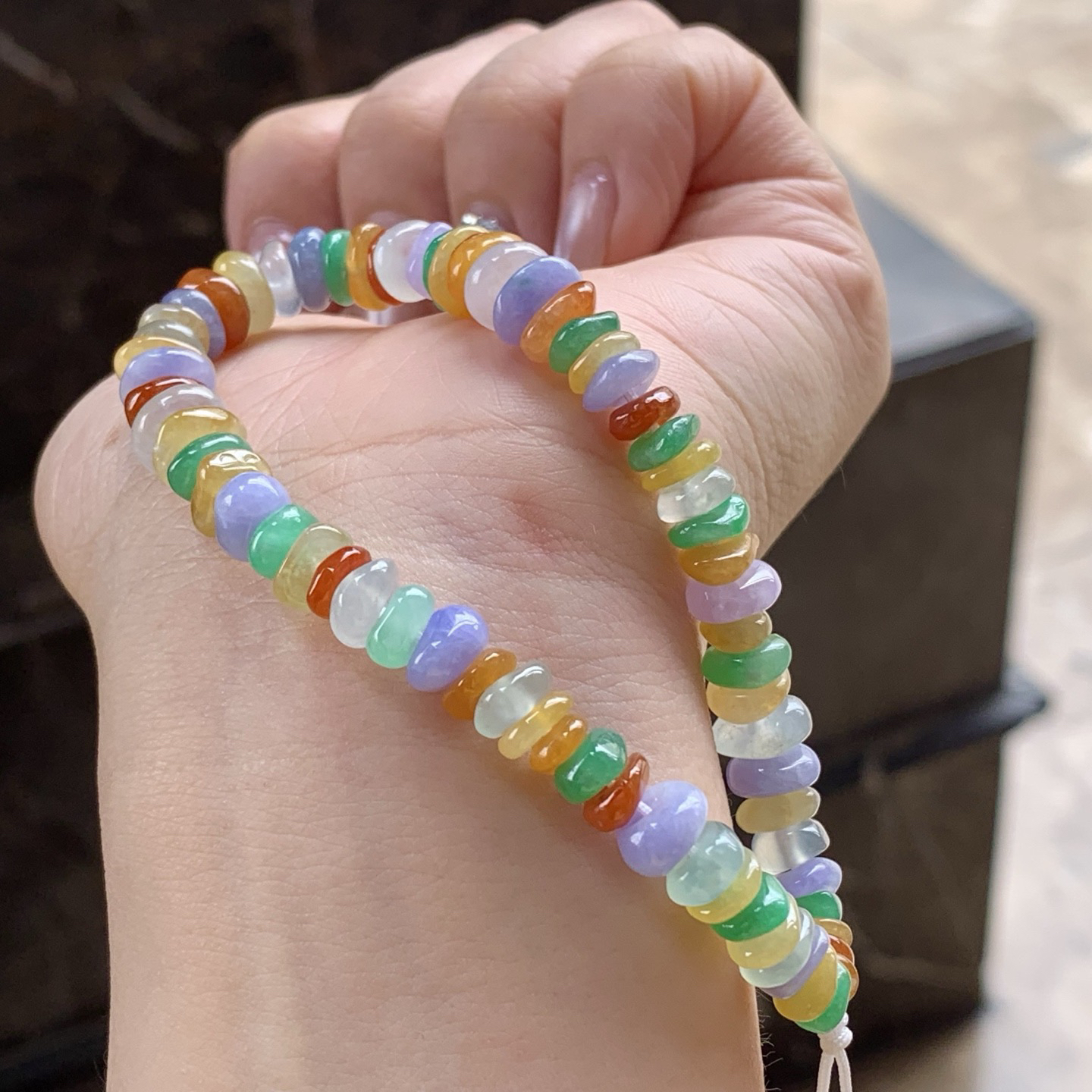 彩色手串
种色俱佳 水润独特