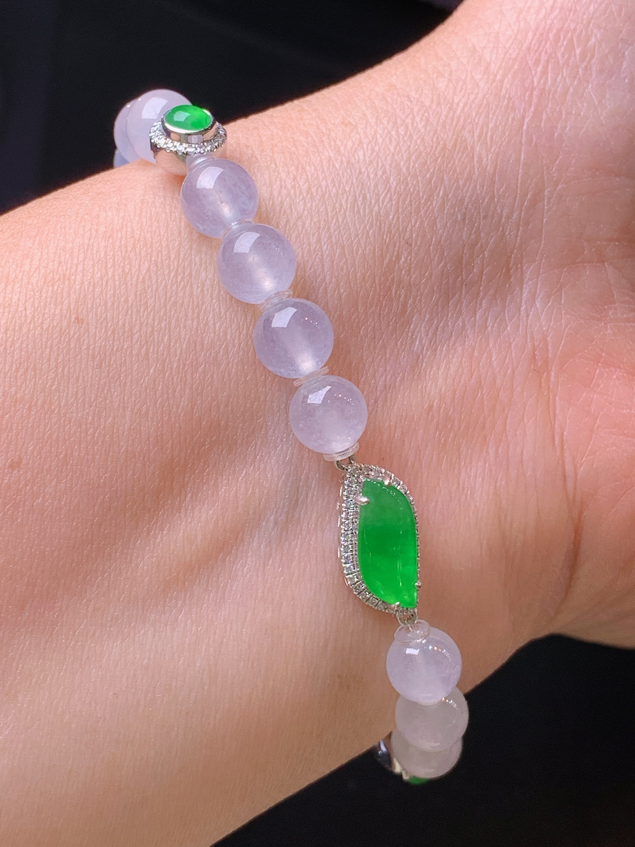 18k金钻镶嵌满绿随形搭配冰种圆珠手链 玉质细腻 色泽艳丽清新 水润亮眼 整体尺寸11.5*5*2.3m5