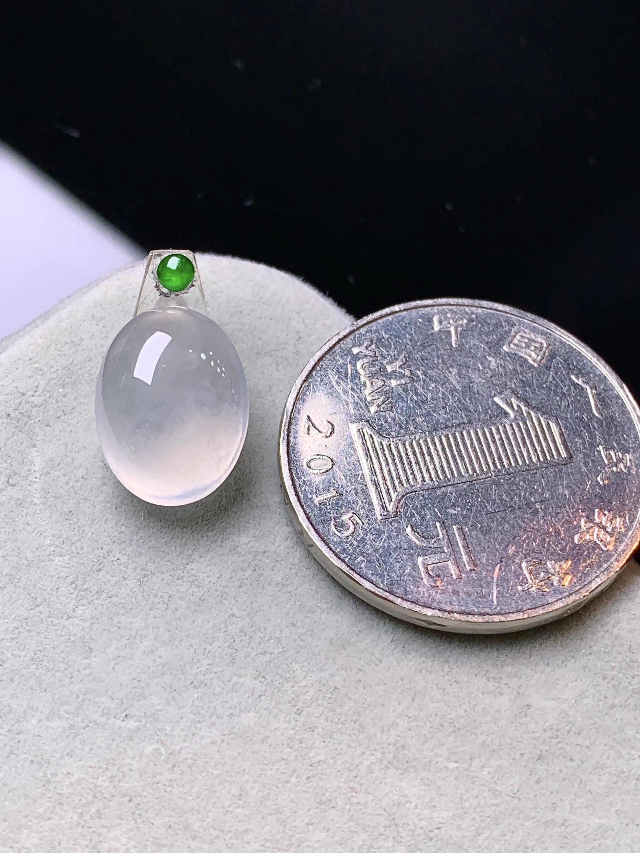 镶嵌款 冰种蛋面吊坠玉质细腻 色泽艳丽清新 水润亮眼 整体尺寸13*9.8*5.5*2x