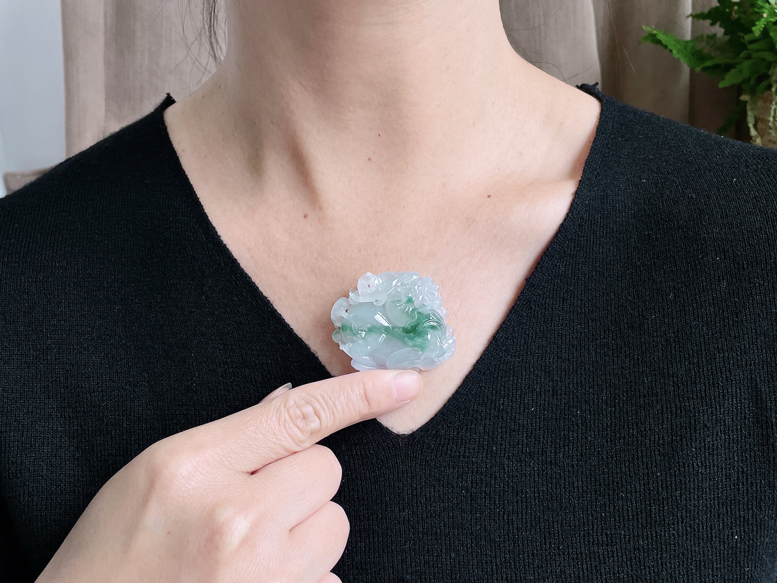 【裸石】冰飘花麒麟吊坠
【说明】缅料 性价比高  
【尺寸】38.8-42-11.7