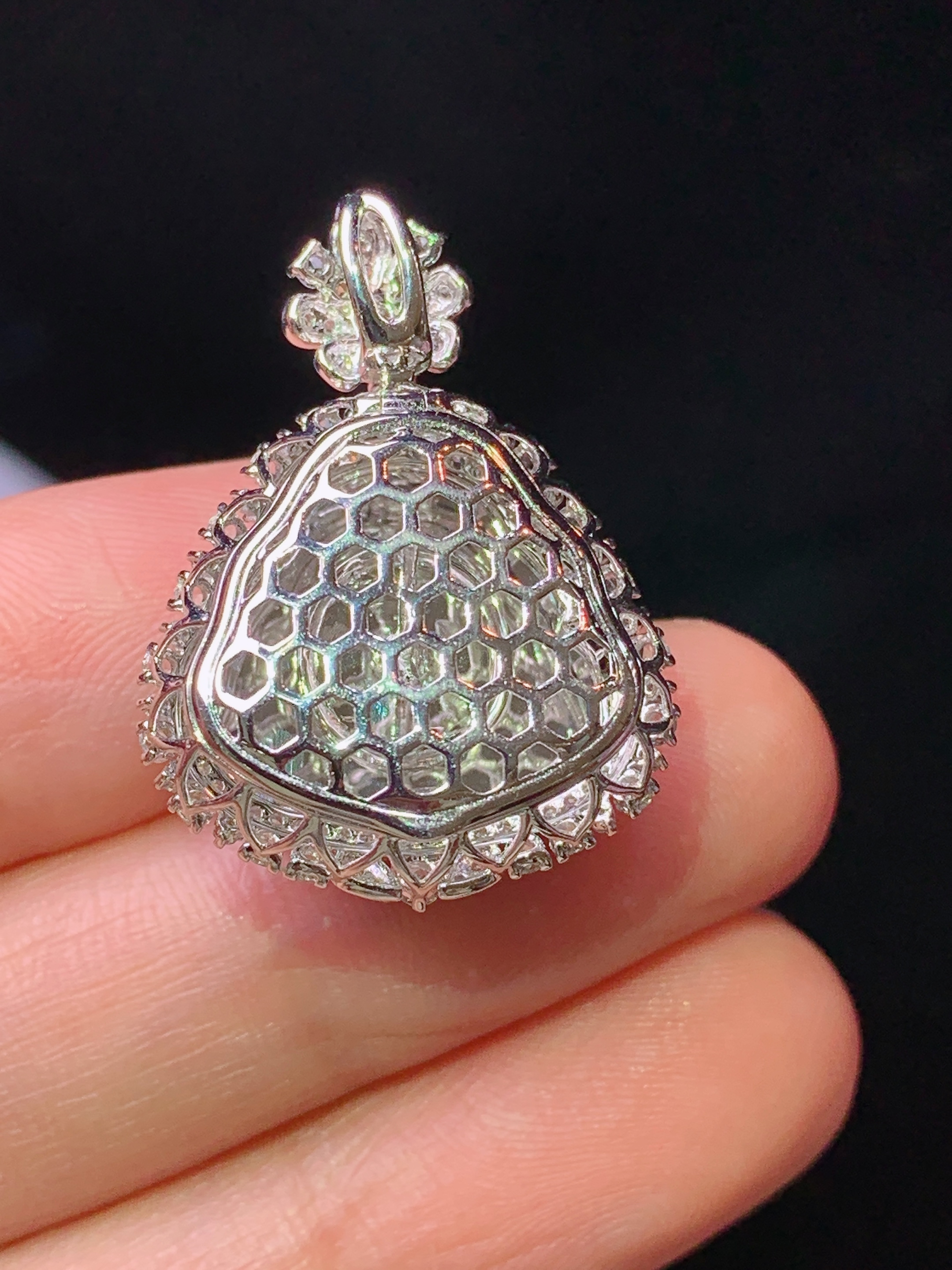 18k金钻镶嵌翠绿佛公吊坠 玉质细腻 色泽艳丽清新 水润亮眼 整体尺寸27.8*20.6*13.5k1