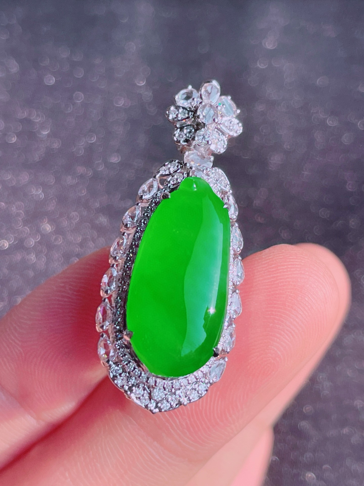 高冰绿福瓜吊坠，晶莹剔透，新颖时尚，品相完美