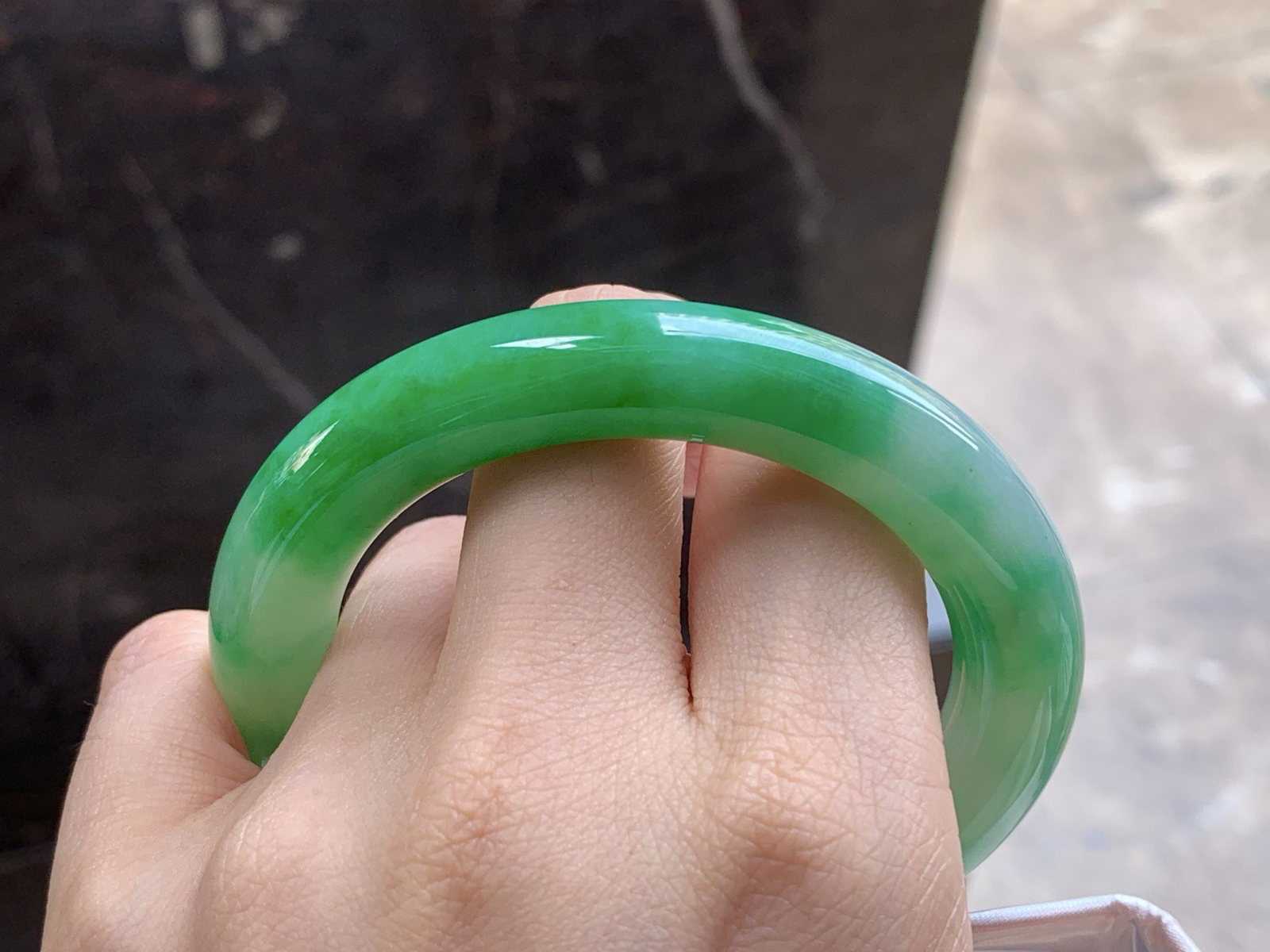 糯种带色福镯
颜色漂亮 55/10.6/11mm