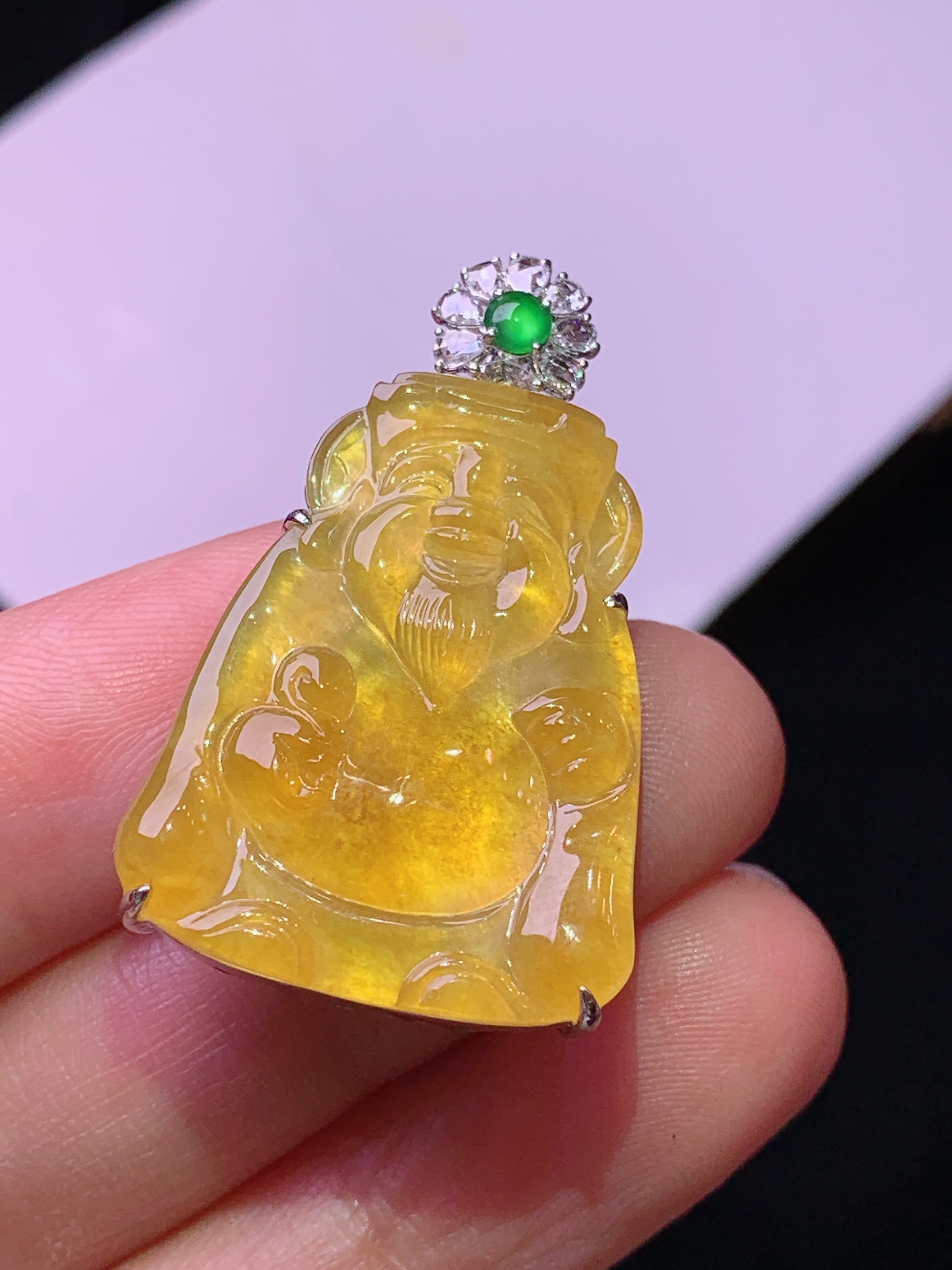 18k金钻镶嵌黄翡财神吊坠 玉质细腻 色泽艳丽清新 水润亮眼 整体尺寸35*21.3*7.2g2