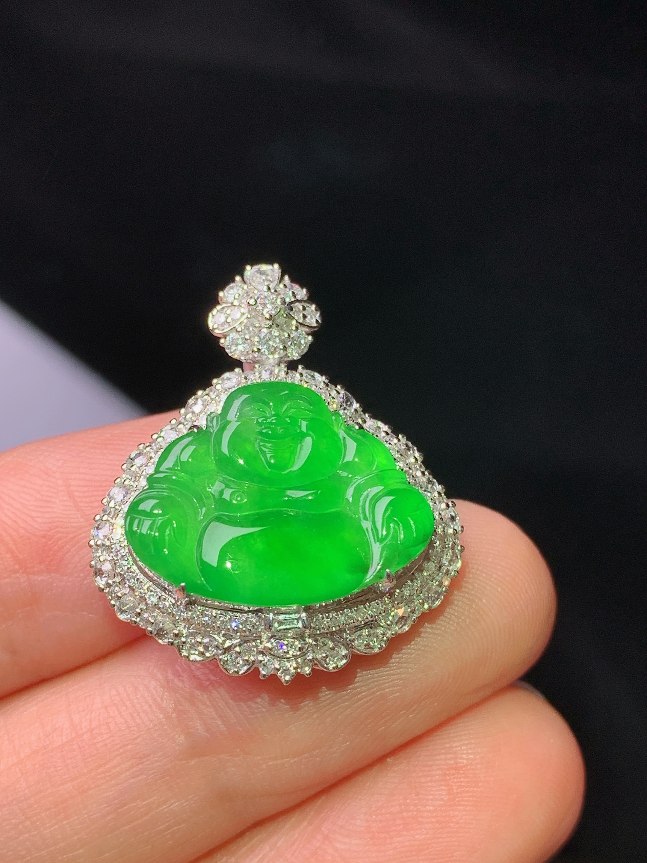 18k金钻镶嵌满绿佛公吊坠 玉质细腻 色泽艳丽清新 水润亮眼 整体尺寸26*22*9.8g2