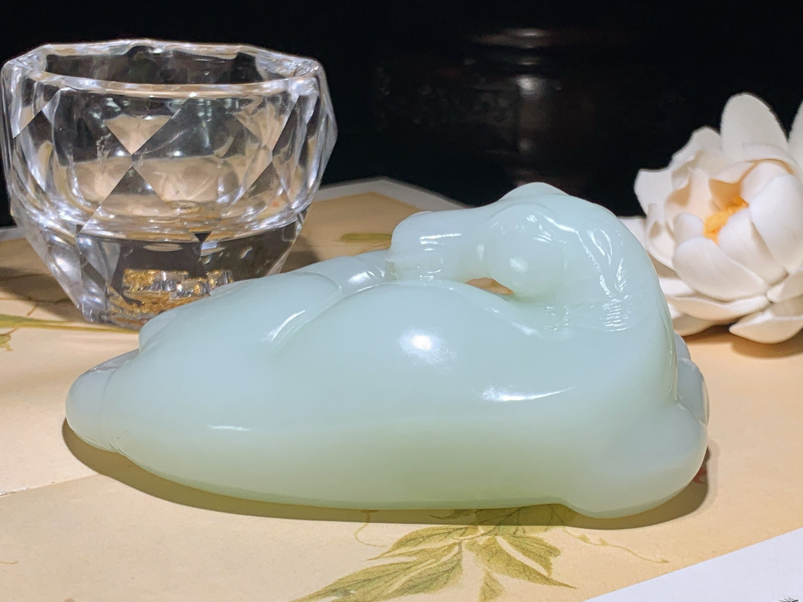 新疆和田玉一马当先马把件！尺寸96/43/40重223克 玉质细腻油润 底色纯净 脂粉好，品质好。lt260401