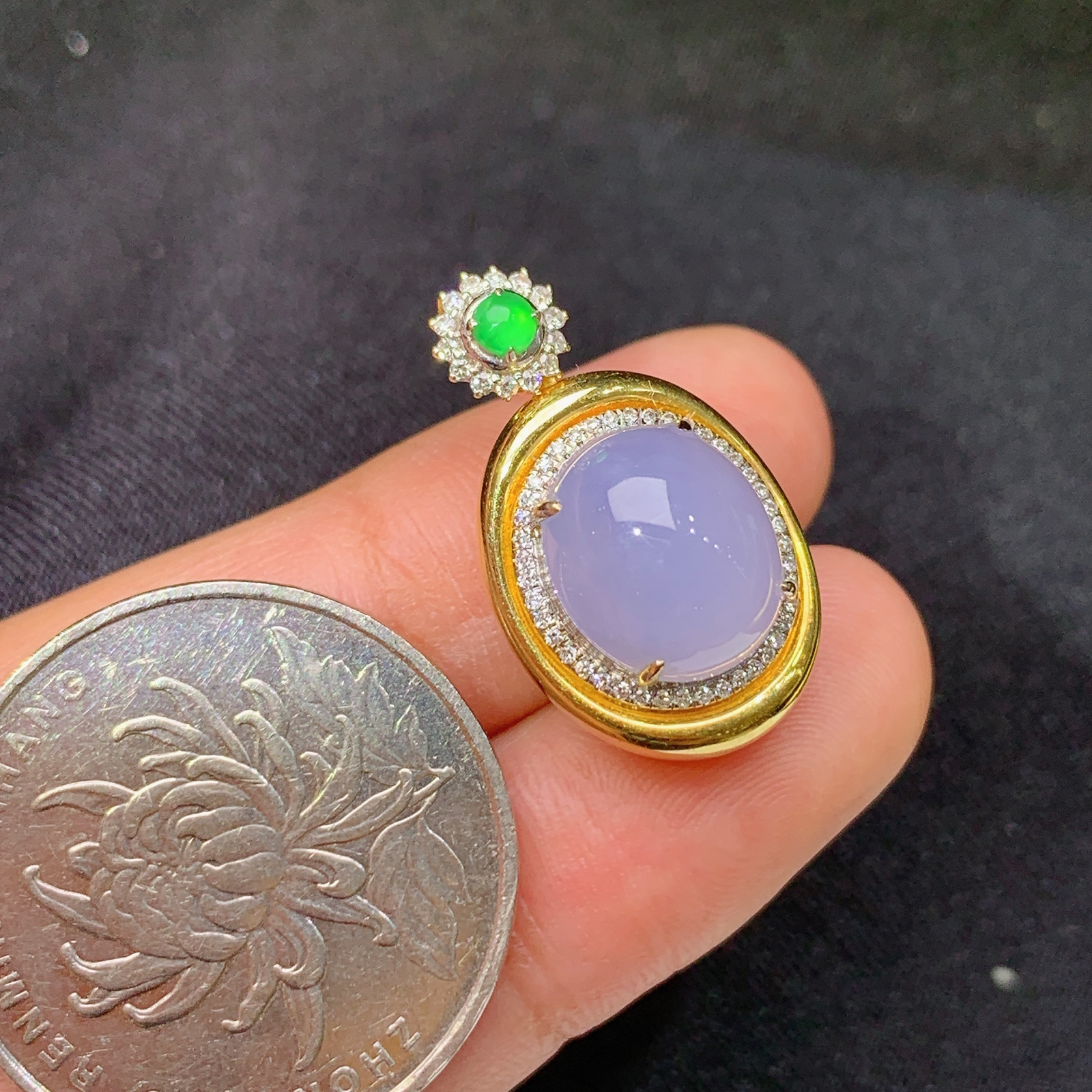 冰紫罗兰蛋面吊坠，18k金镶嵌，温润细腻，颜色鲜艳，Jz 尺寸23.2*13.4*12.1