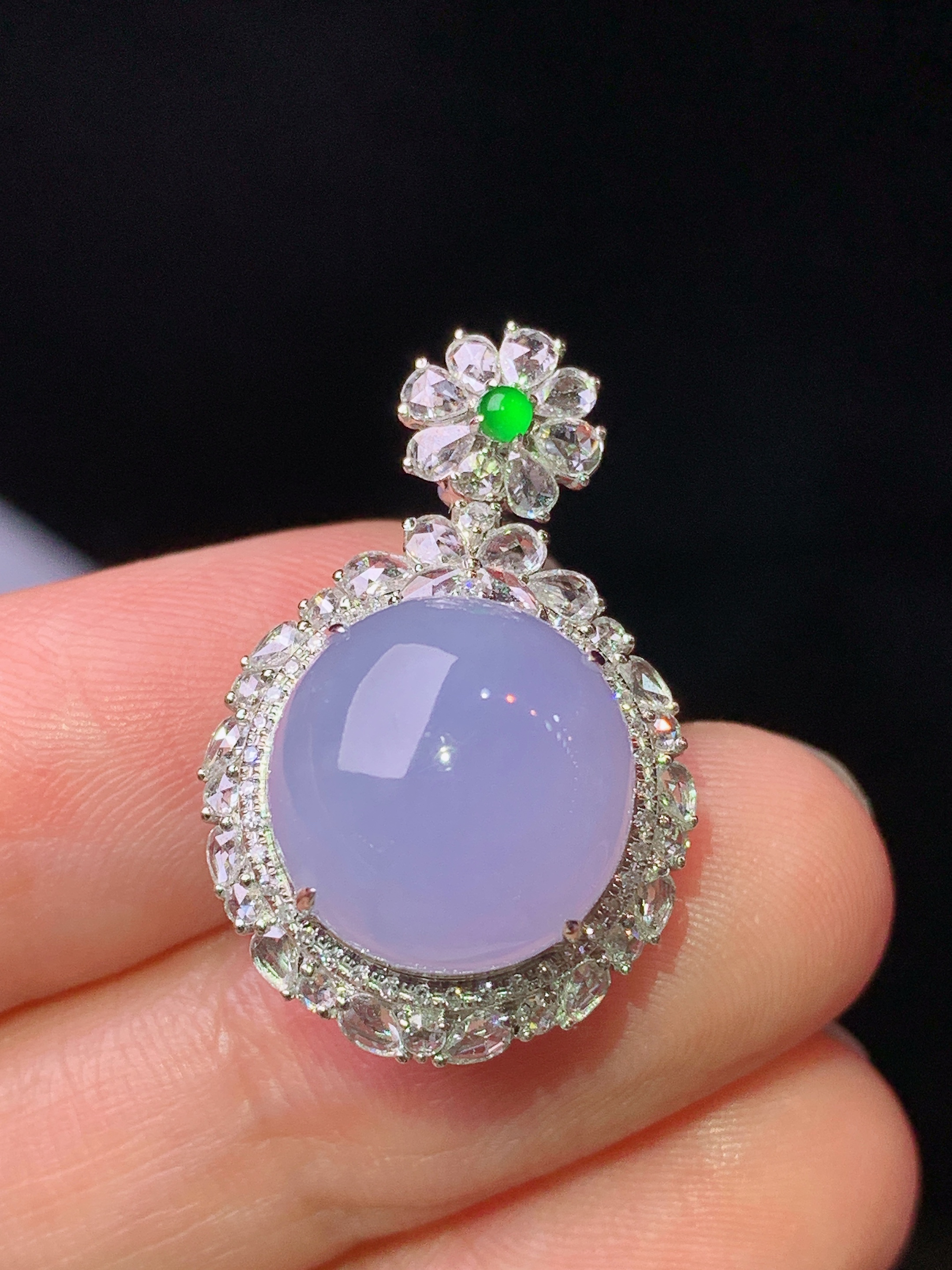 18k金钻镶嵌紫罗兰蛋面吊坠 玉质细腻 色泽艳丽清新 水润亮眼 整体尺寸26.5*16.8*12.5y4