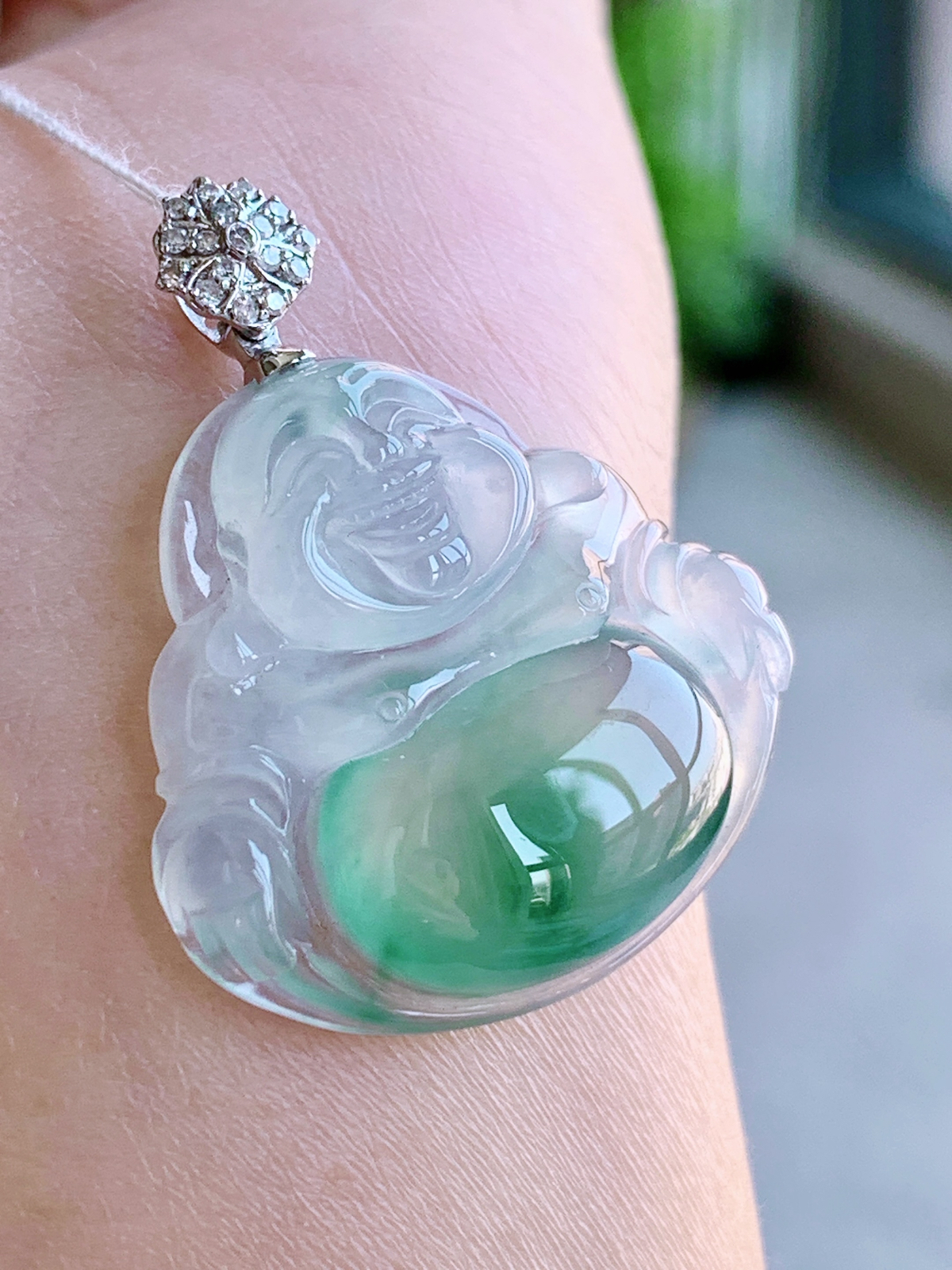 【镶嵌】🫧冰飘花佛公吊坠  
【说明】缅料 18k金镶嵌 性价比高  
【整体】32.8
【裸石】27-25-6.3