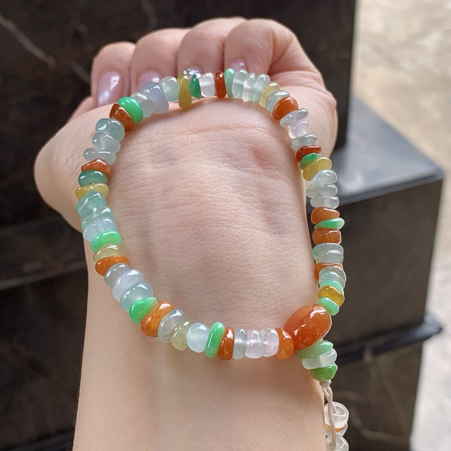 彩色手串
种色俱佳 水润独特