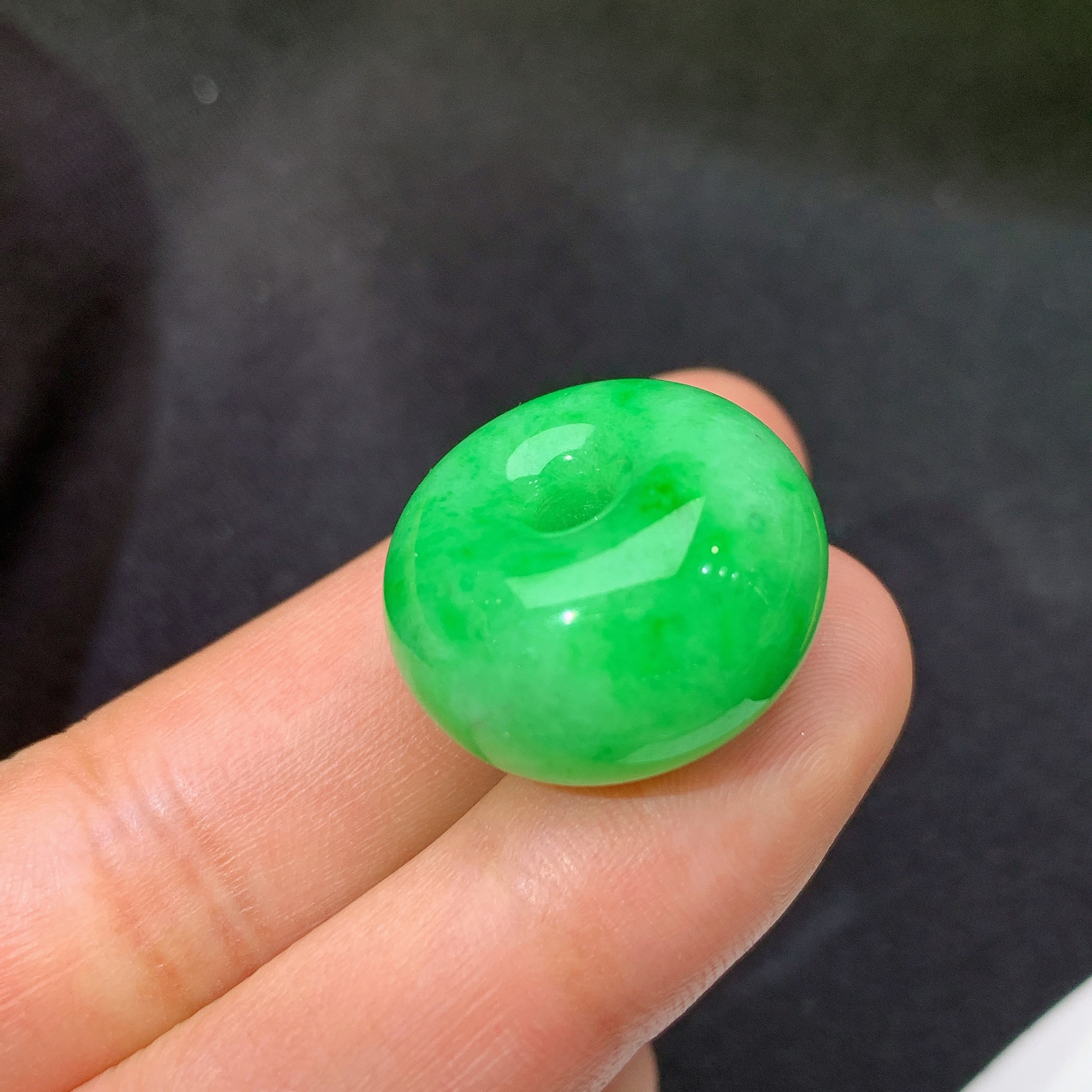 阳绿平安扣，镶嵌佳品，冰润细腻，色阳，种水足 Hon 尺寸20.1*12.1