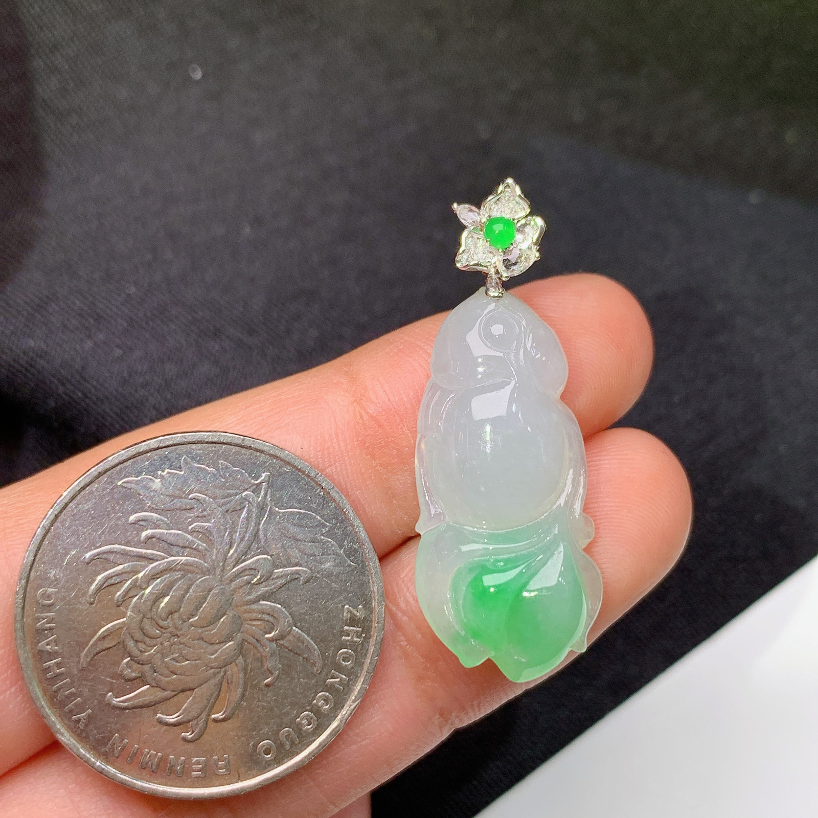 飘绿金鱼吊坠，年年有鱼，18k金镶嵌，冰润细腻，种水足，J34 尺寸34.1*13*5.8