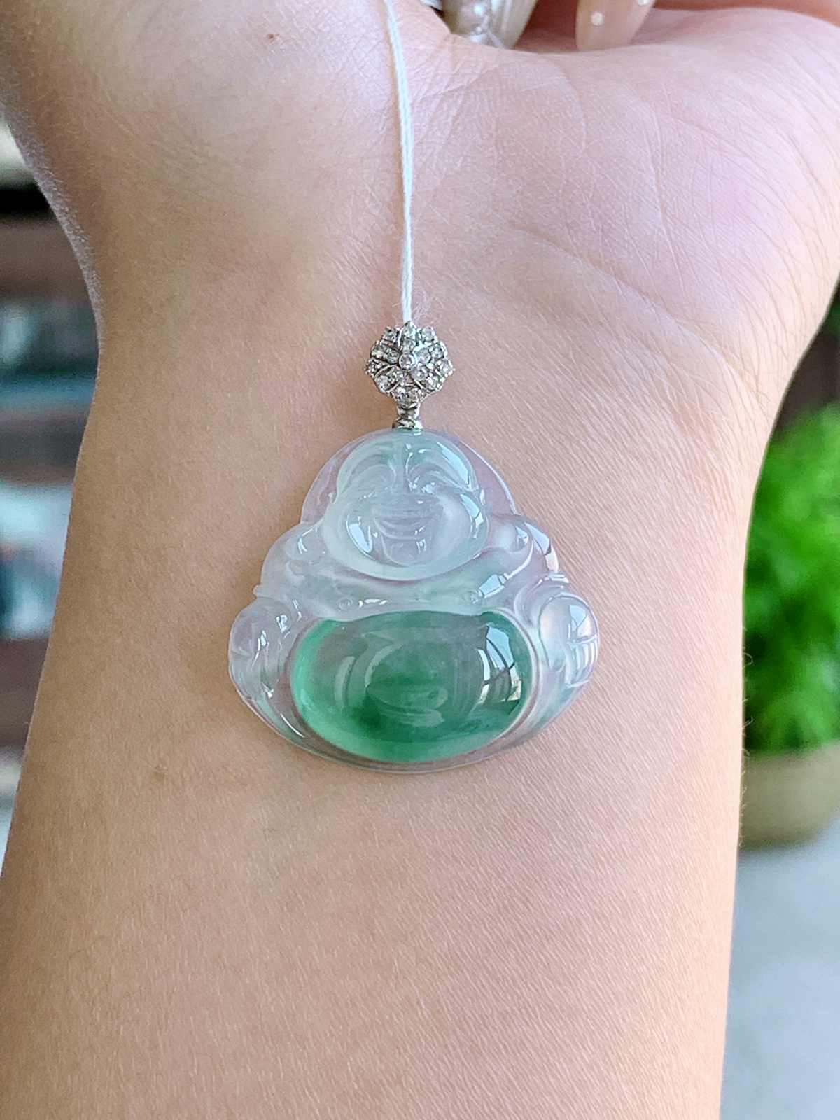 【镶嵌】🫧冰飘花佛公吊坠  
【说明】缅料 18k金镶嵌 性价比高  
【整体】32.8
【裸石】27-25-6.3