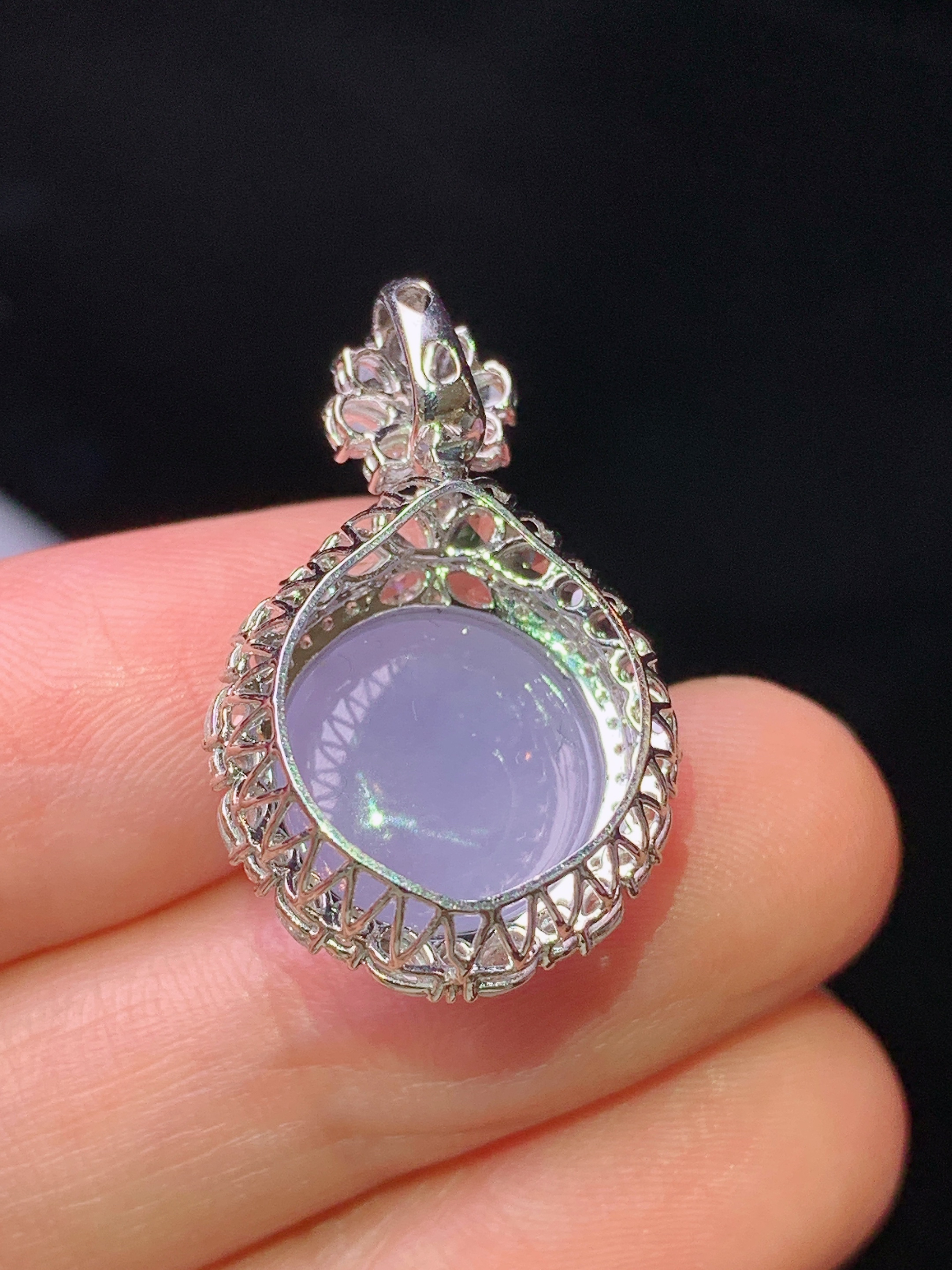 18k金钻镶嵌紫罗兰蛋面吊坠 玉质细腻 色泽艳丽清新 水润亮眼 整体尺寸26.5*16.8*12.5y4