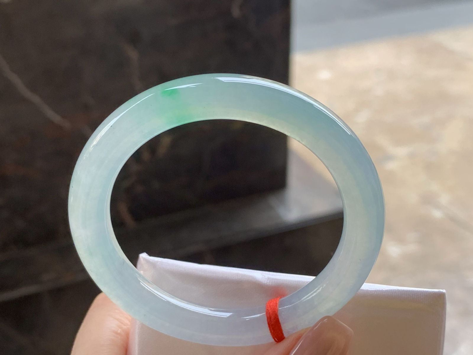 冰种飘色福镯
种老水足 52.7/9.2mm