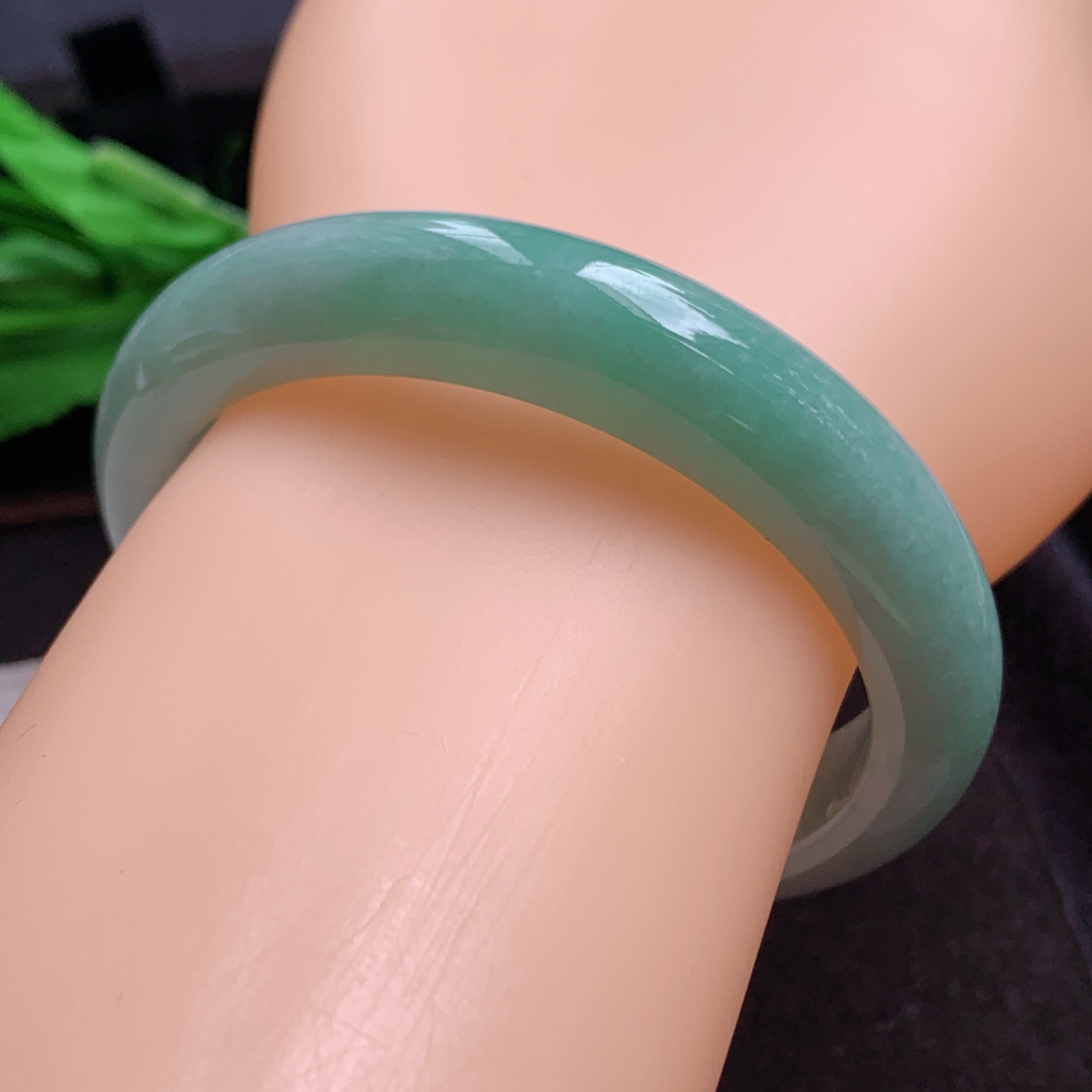 nr清新款54*12*8平安镯 天然缅甸翡翠a货手镯飘绿宽边正圈玉镯子