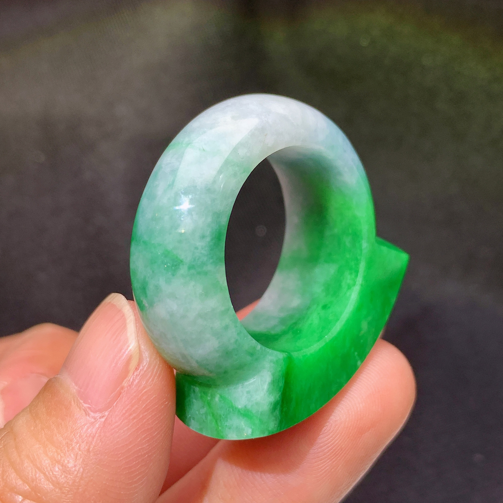 阳绿扳指，戒圈，冰润色阳，种老水足，Hon 圈口23 尺寸12.5*7.3