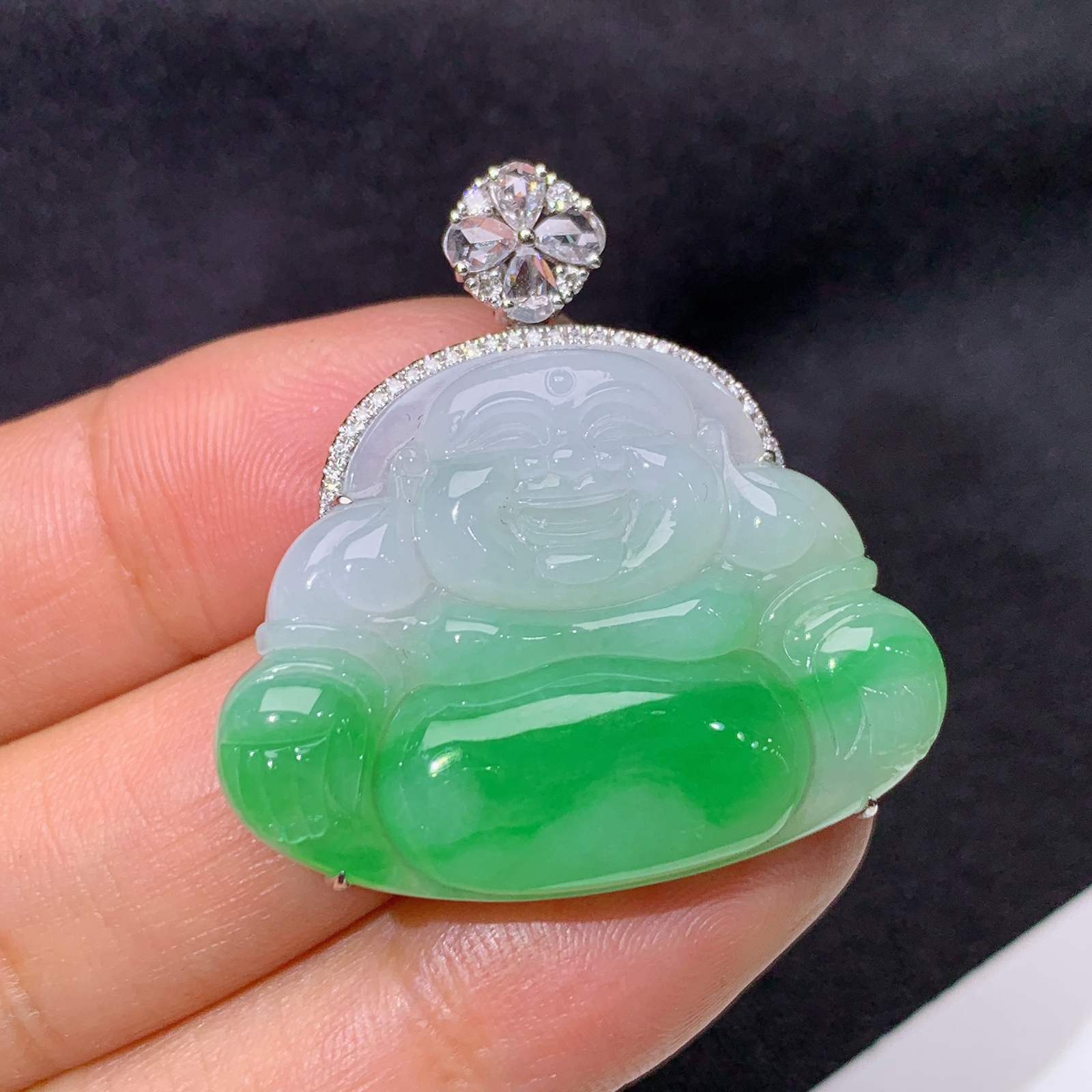 飘绿笑佛吊坠，18k金镶嵌，冰润色阳，品相好，种水足，Fc 尺寸33.3*32.6*7.7