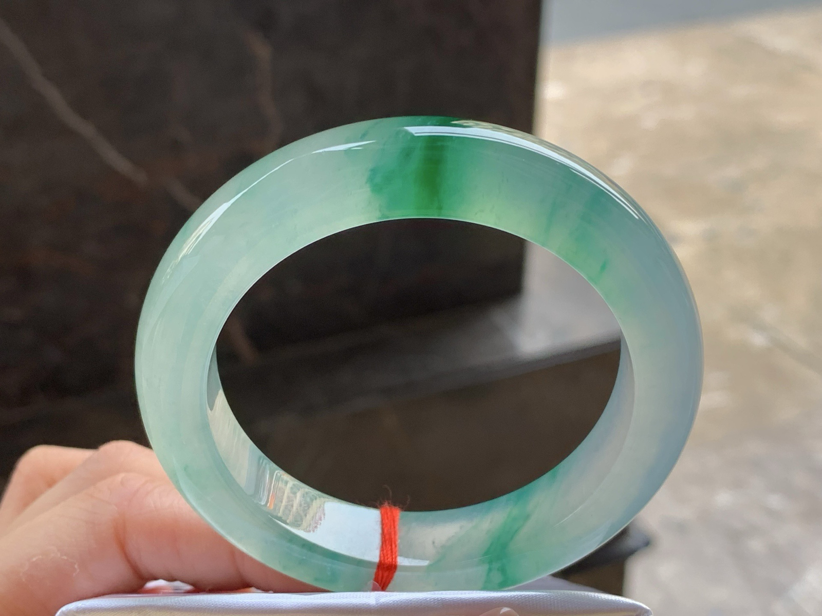 冰种色花手镯
种老水足 53.7/12.6/9.7mm