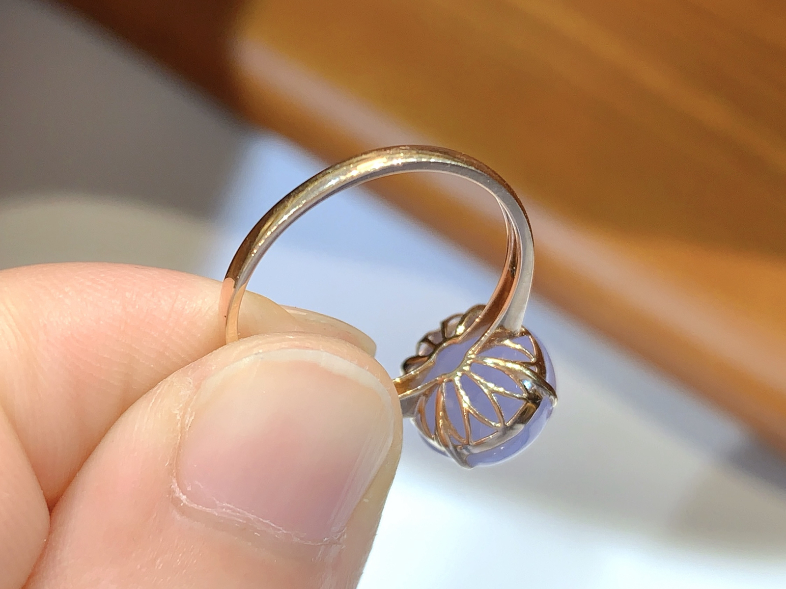 温柔紫翡蛋面戒指 
浓紫温润，白钻点缀 气质绝了～