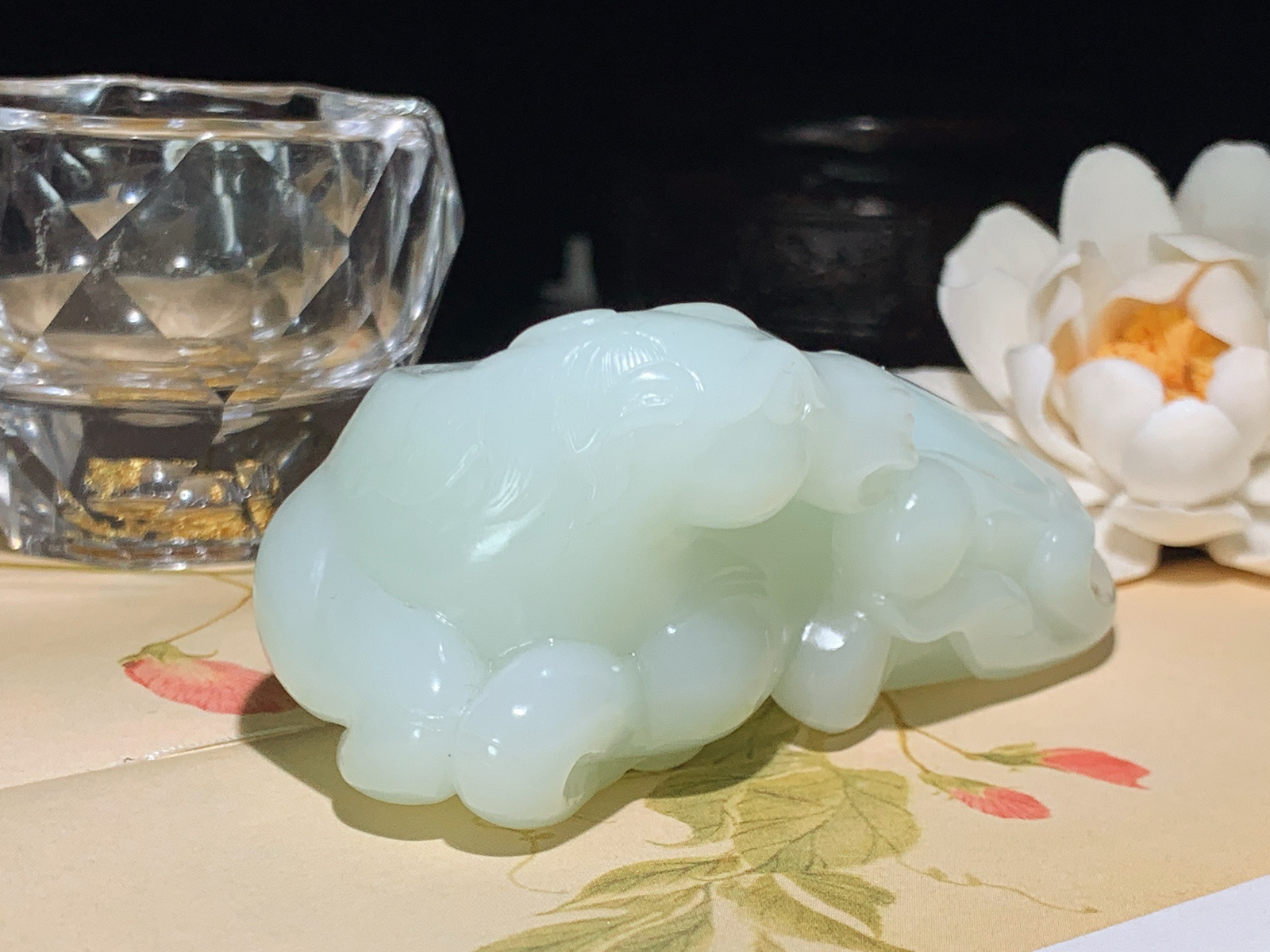 新疆和田玉一马当先马把件！尺寸96/43/40重223克 玉质细腻油润 底色纯净 脂粉好，品质好。lt260401