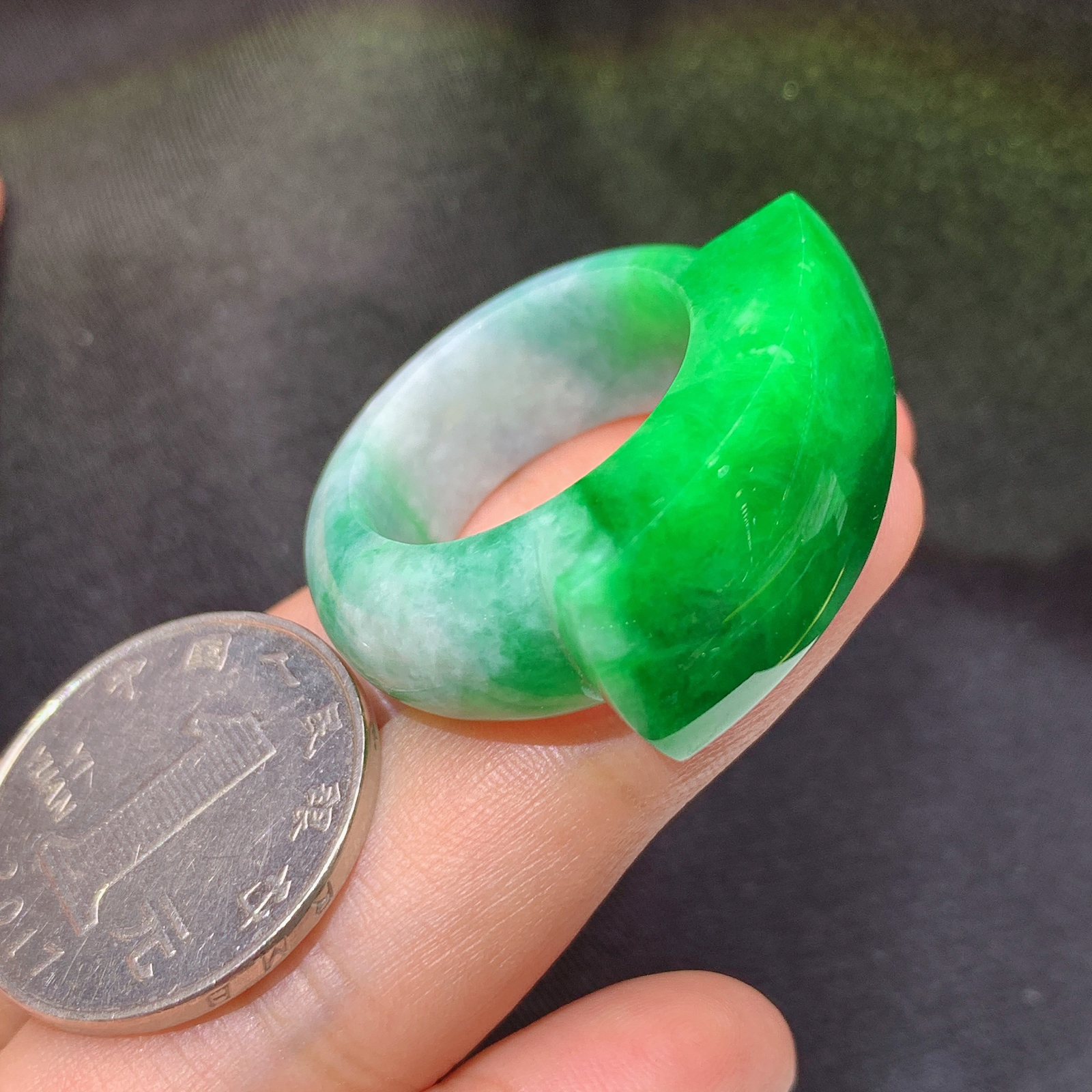 阳绿扳指，戒圈，冰润色阳，种老水足，Hon 圈口23 尺寸12.5*7.3