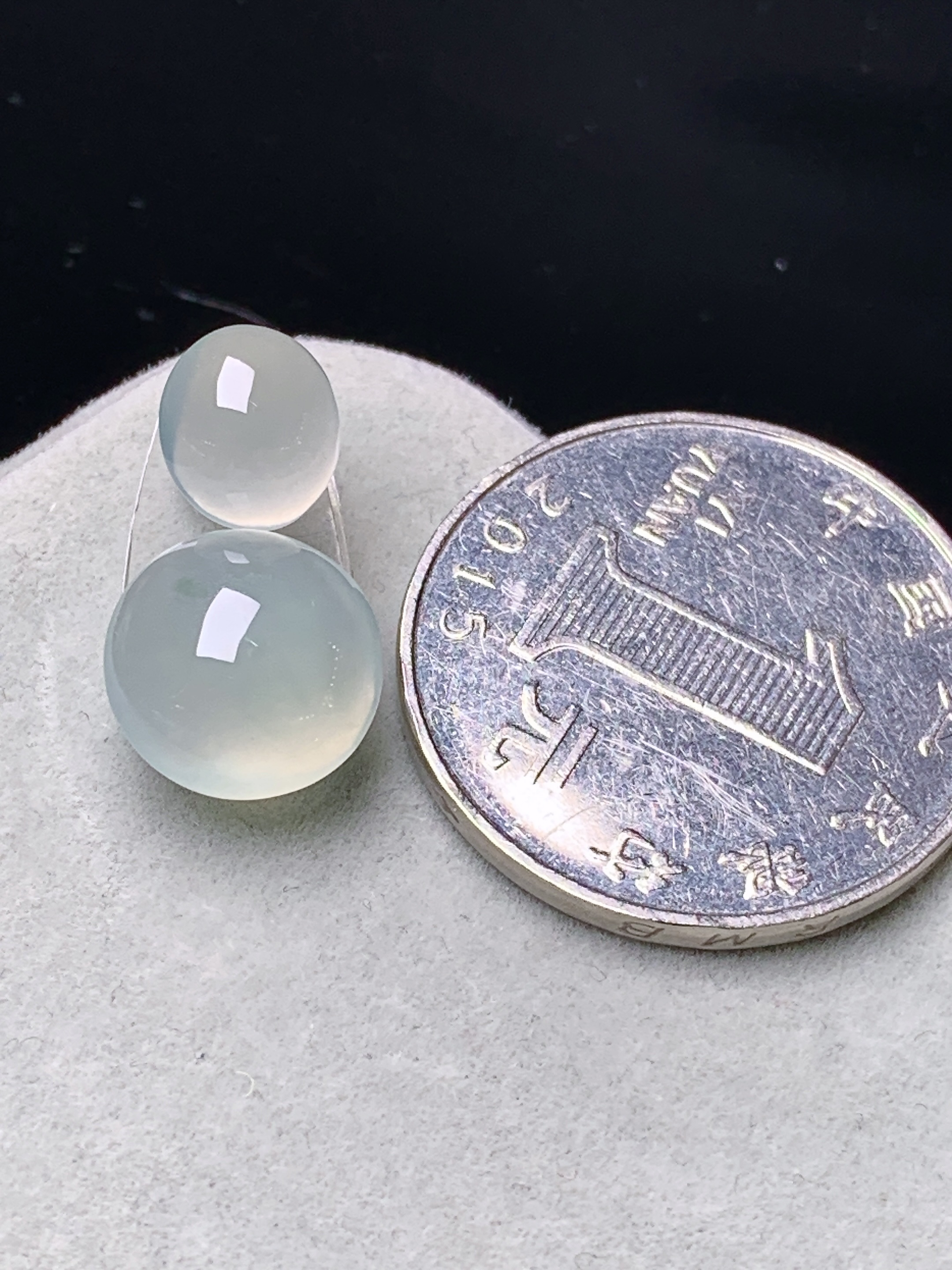 镶嵌款 冰种蛋面吊坠 玉质细腻 色泽艳丽清新 水润亮眼 整体尺寸11*5.5*2x