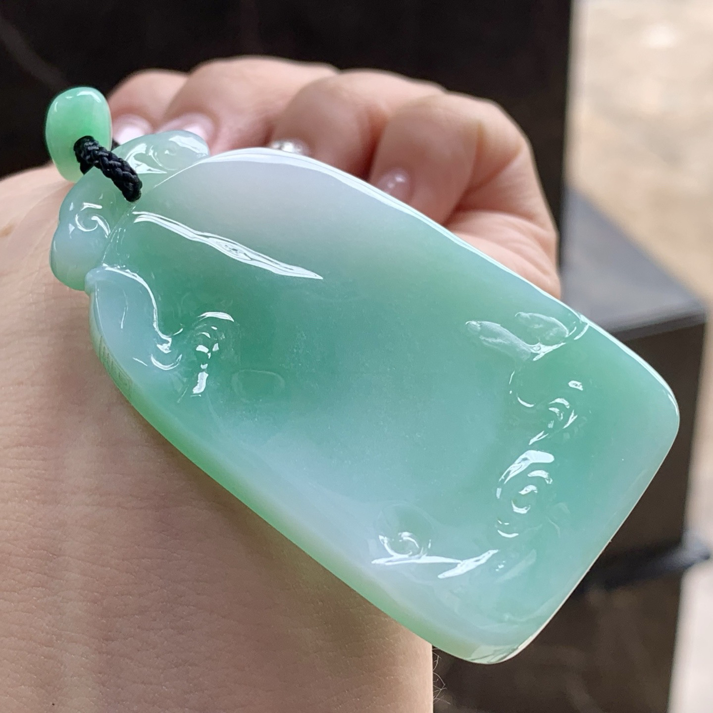 果阳绿观音牌
颜色漂亮 玉质细腻