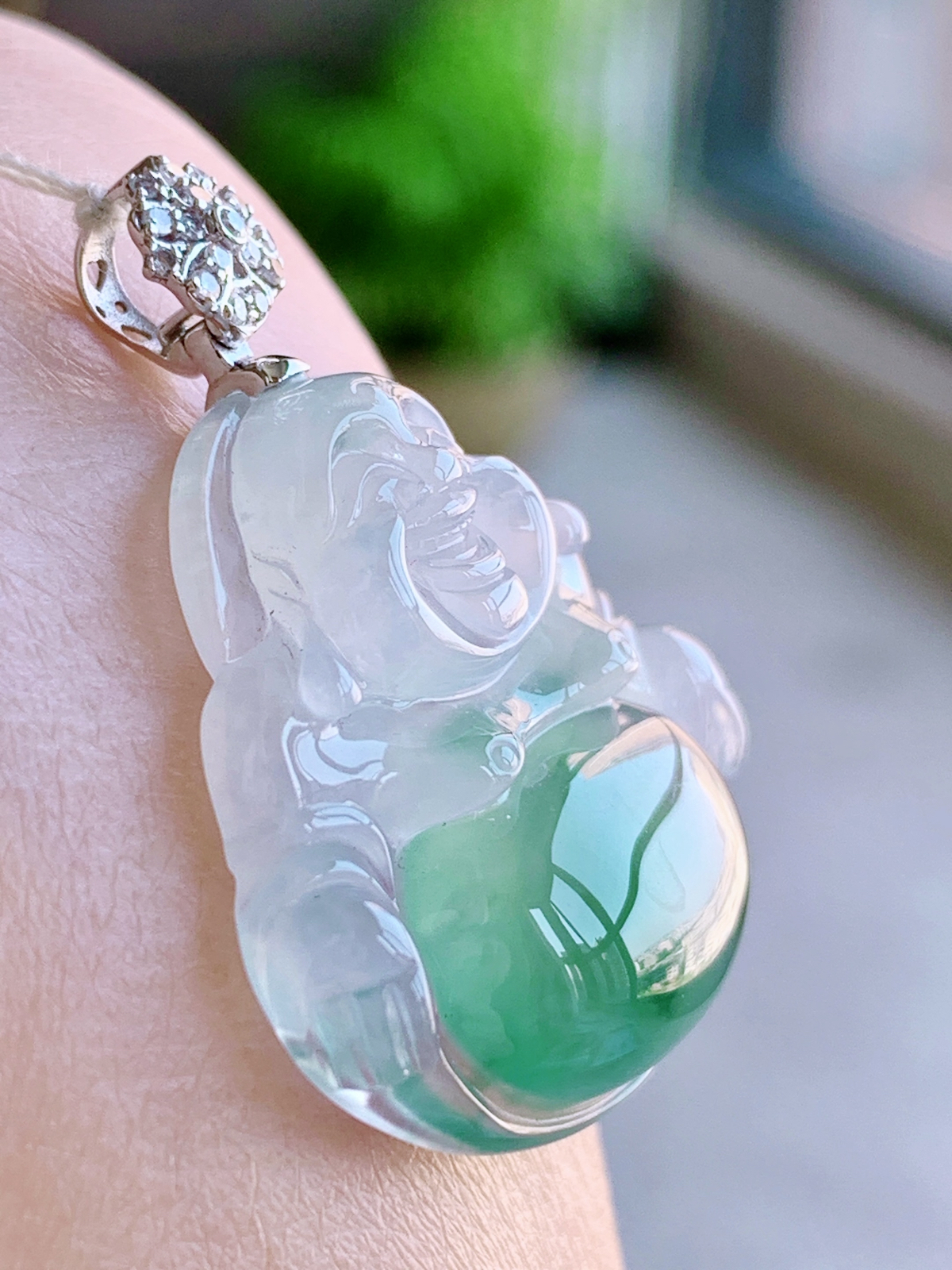 【镶嵌】🫧冰飘花佛公吊坠  
【说明】缅料 18k金镶嵌 性价比高  
【整体】32.8
【裸石】27-25-6.3