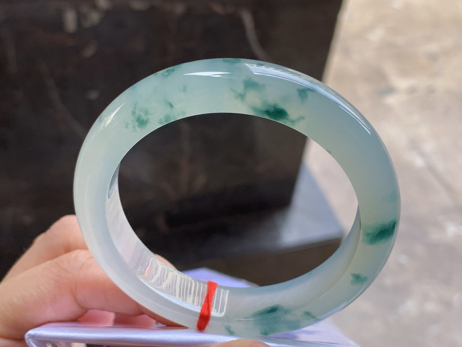 冰种飘花手镯
种好水足 56.5/12.9/8.8mm