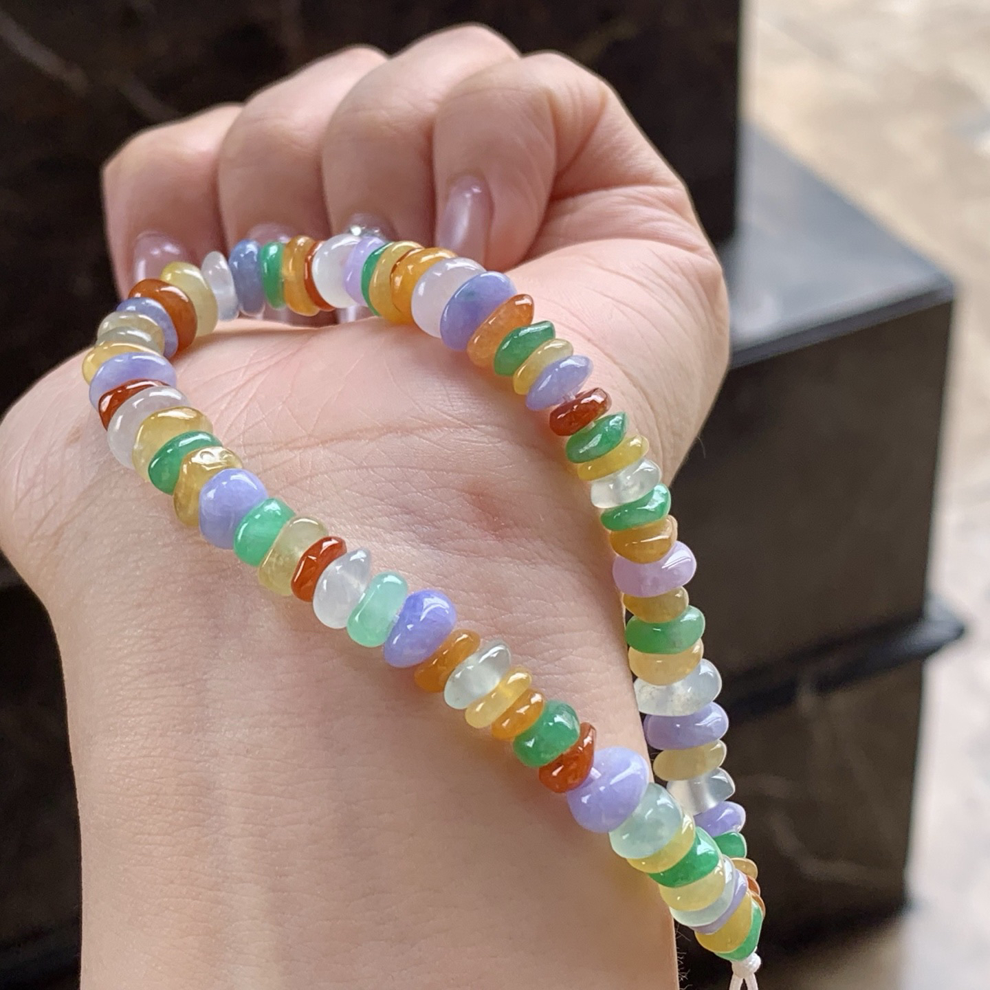 彩色手串
种色俱佳 水润独特