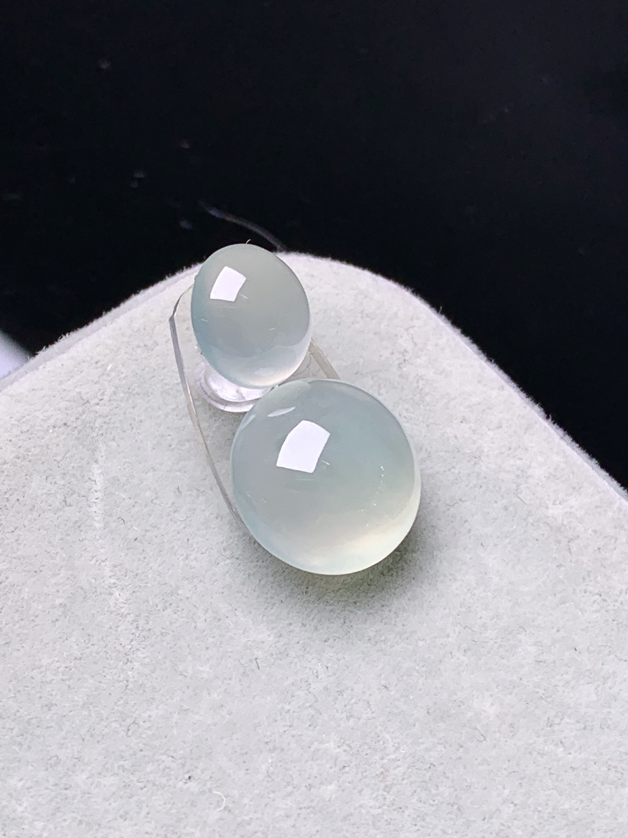 镶嵌款 冰种蛋面吊坠 玉质细腻 色泽艳丽清新 水润亮眼 整体尺寸11*5.5*2x