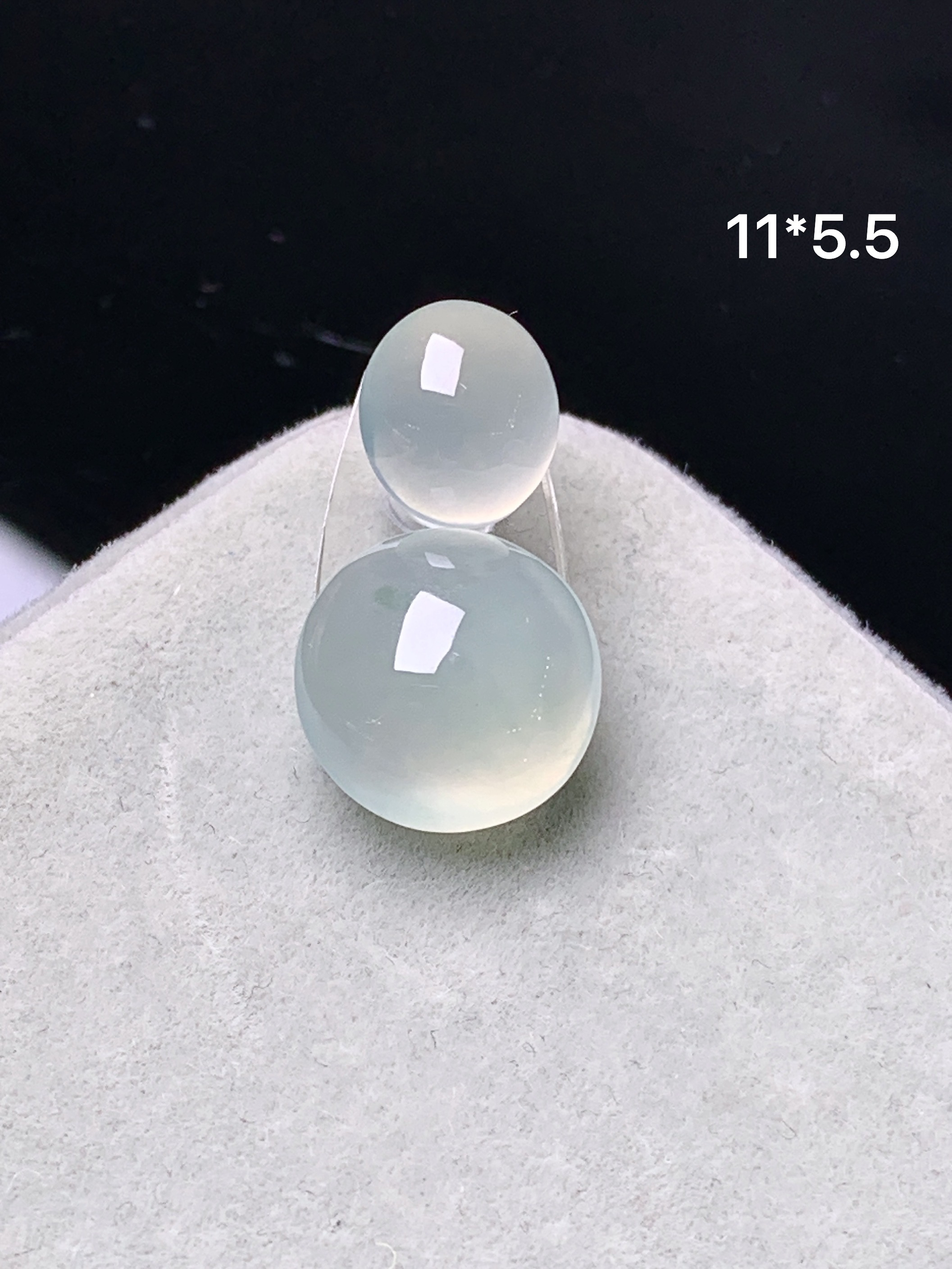 镶嵌款 冰种蛋面吊坠 玉质细腻 色泽艳丽清新 水润亮眼 整体尺寸11*5.5*2x