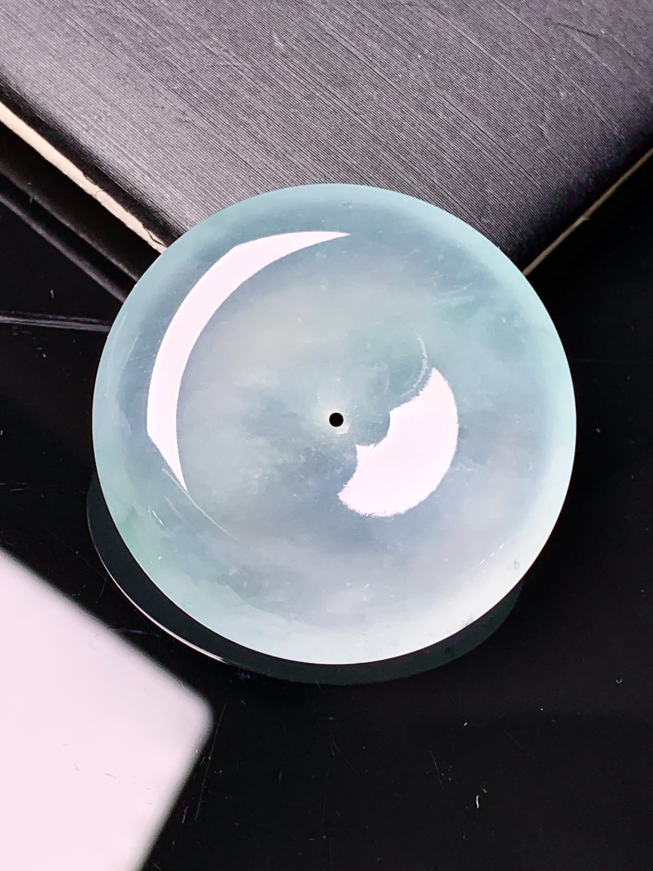 冰种平安扣吊坠 玉质细腻 色泽艳丽清新 水润亮眼 整体尺寸30*6.2b12