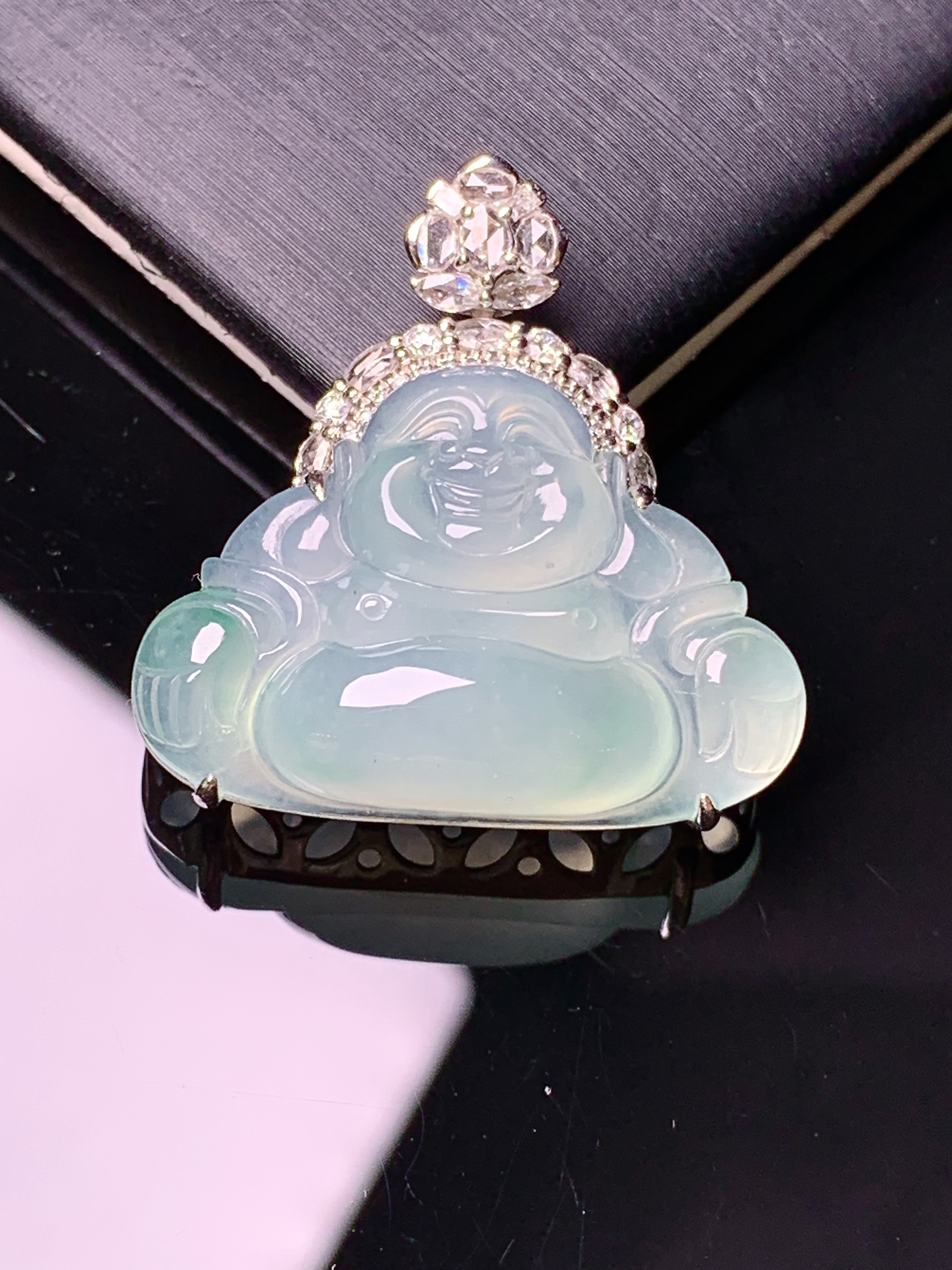 18k金钻镶嵌冰种佛公吊坠 玉质细腻 色泽艳丽清新 水润亮眼 整体尺寸27.6*26.6*10g2