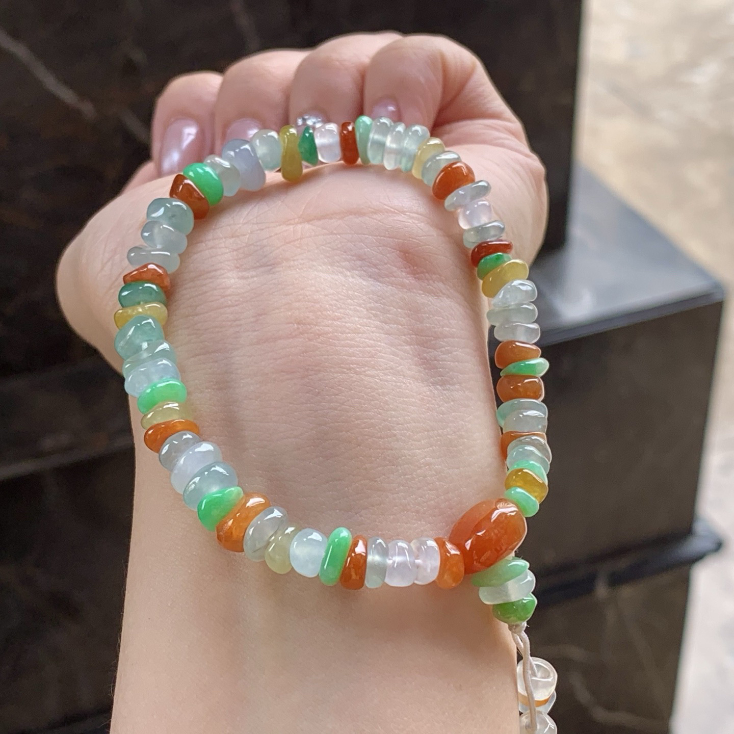 彩色手串
种色俱佳 水润独特