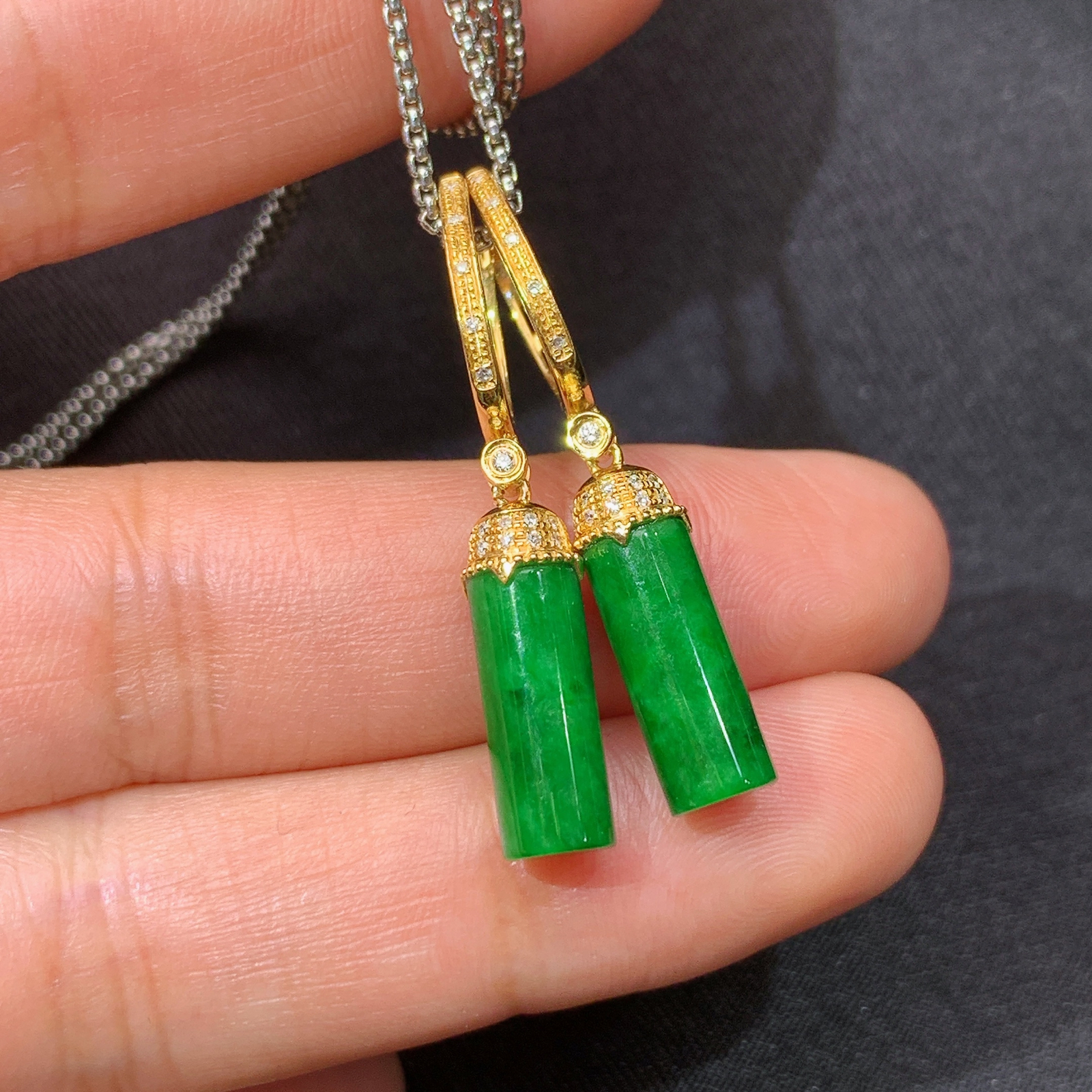 辣绿无事牌耳坠，18k金镶嵌，简约时尚，冰润色阳，种水足，M002 尺寸12.9*5.1