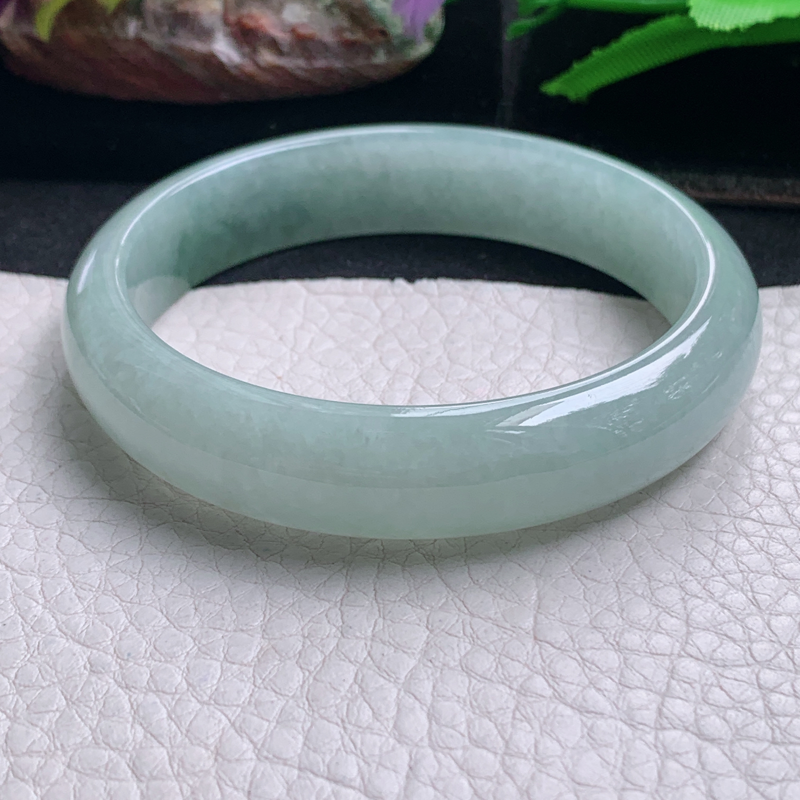 js实拍57*13*6.8平安镯 天然缅甸翡翠a货手镯清新宽边正圈玉镯子