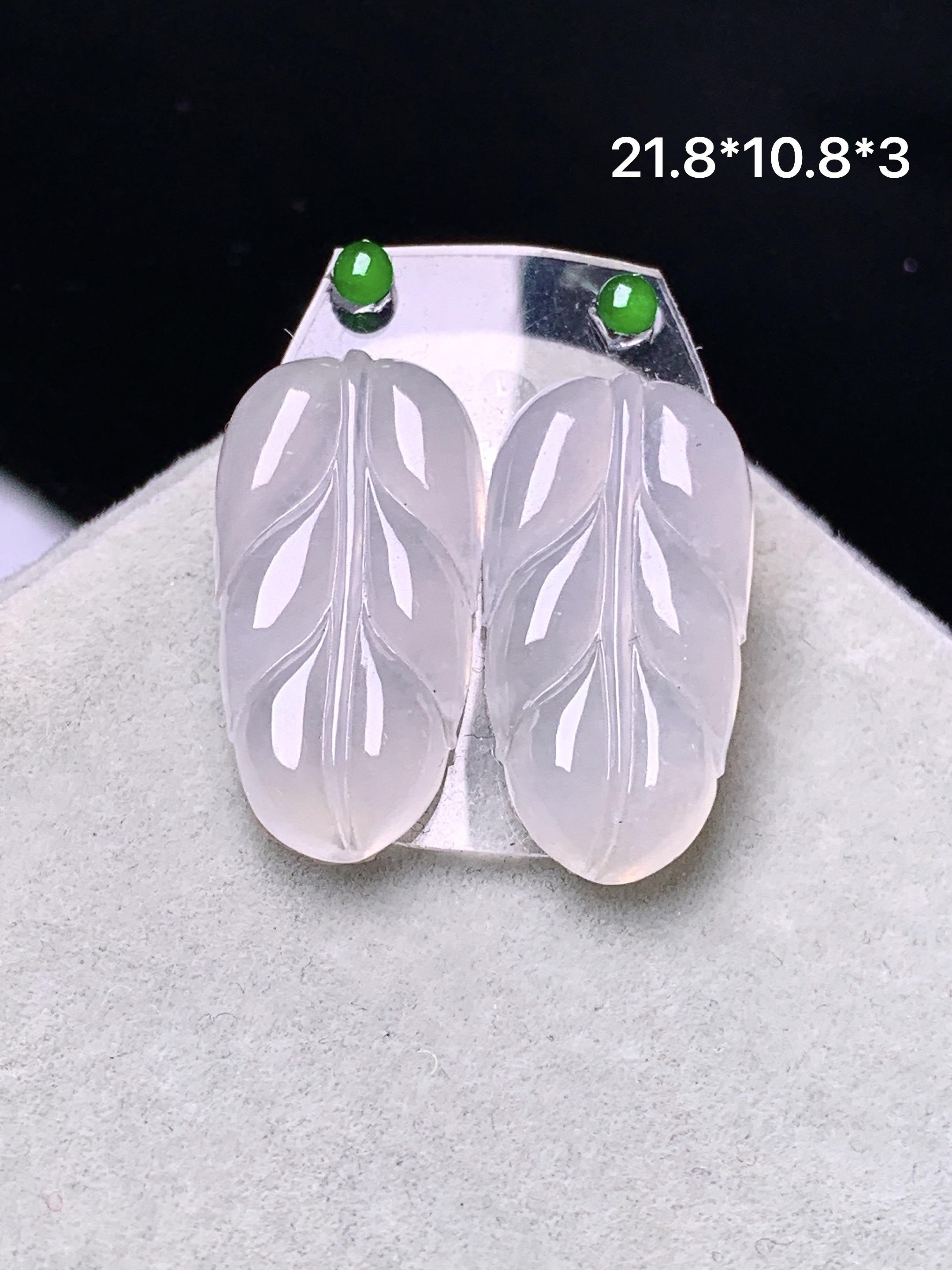 镶嵌款 冰种树叶吊坠 玉质细腻 色泽艳丽清新 水润亮眼 整体尺寸21.8*10.8*3*2x