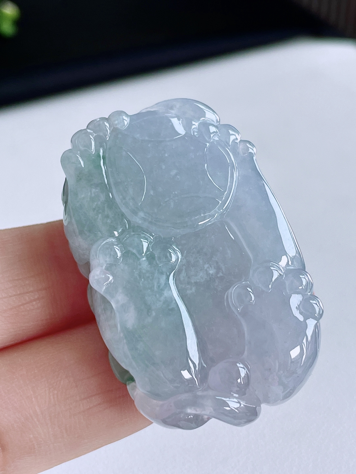 冰飘花貔貅吊坠
【尺寸】43.9-28.1-15.7